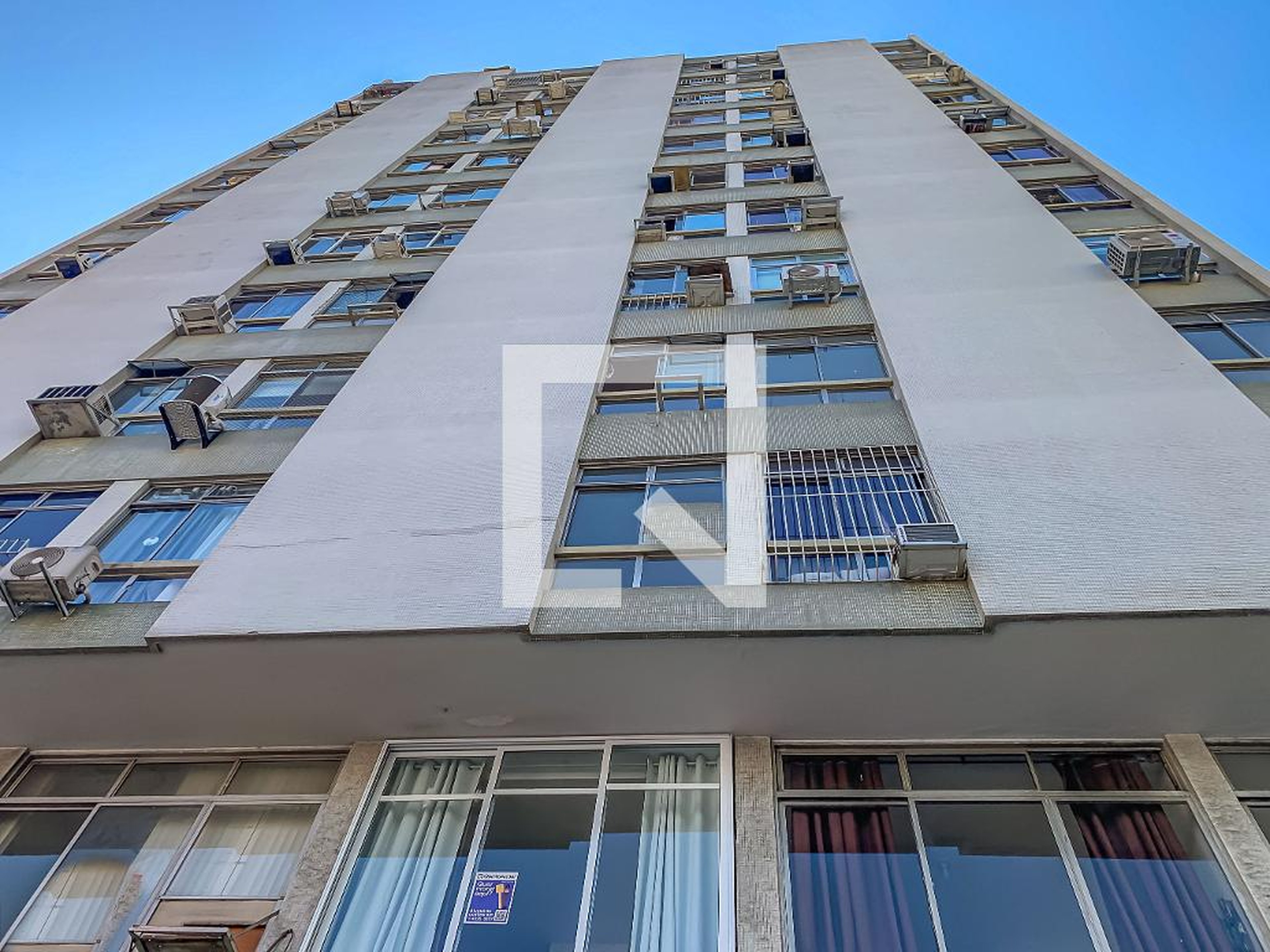 Fachada Condomínio em Rua André Cavalcanti, 41