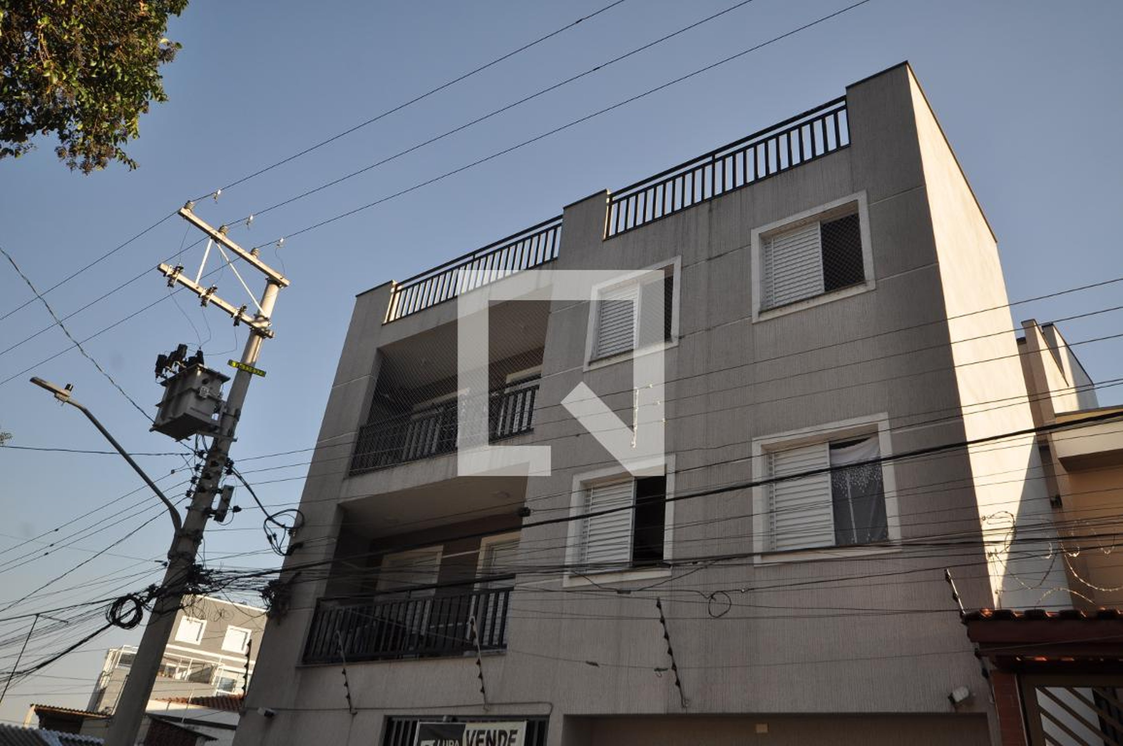 Fachada Condomínio em Rua Roque de Paula Monteiro, 31