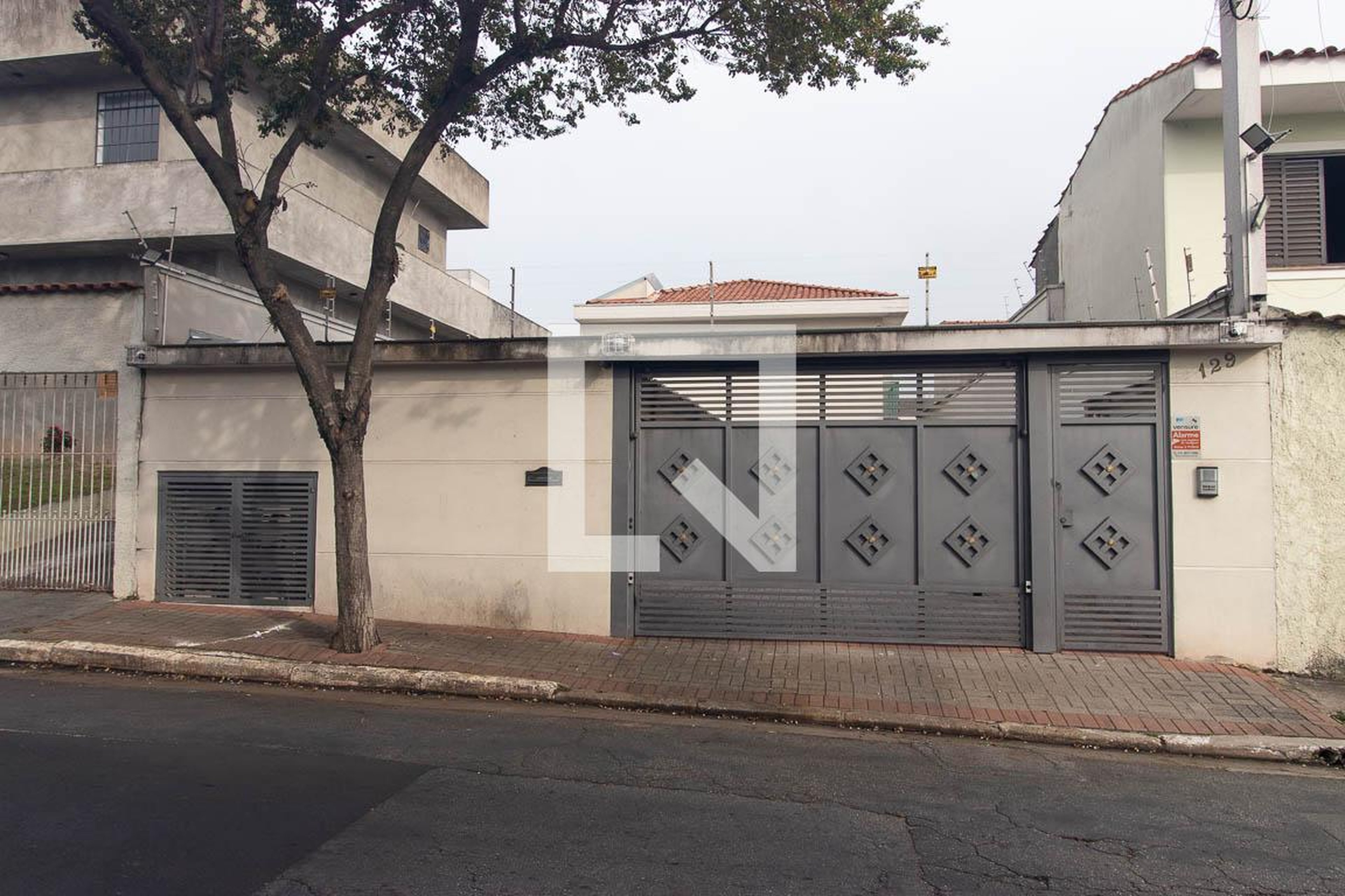 Fachada Condomínio em Rua das Casuarinas, 129