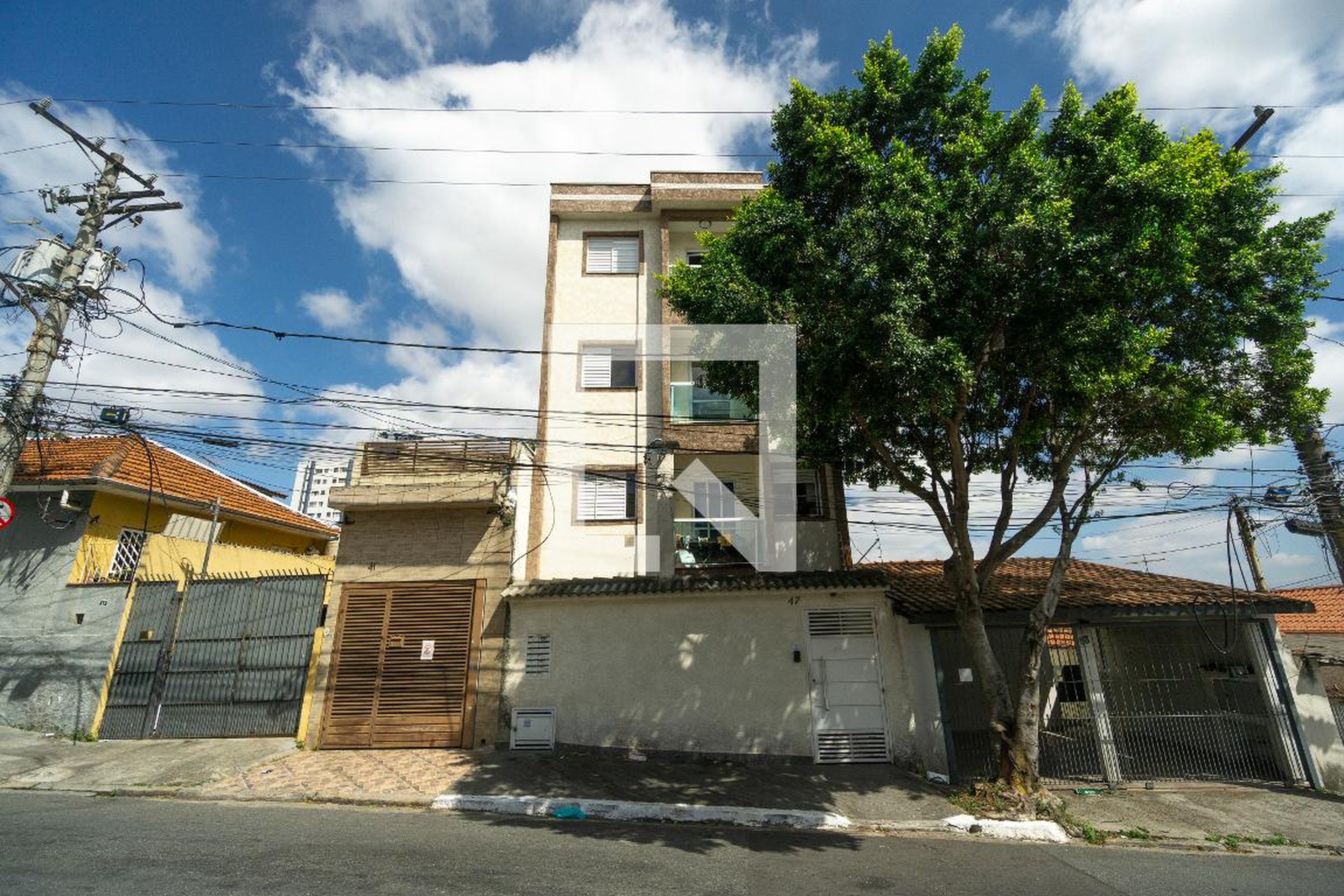 Fachada Condomínio em Rua Guilherme Rudge, 47