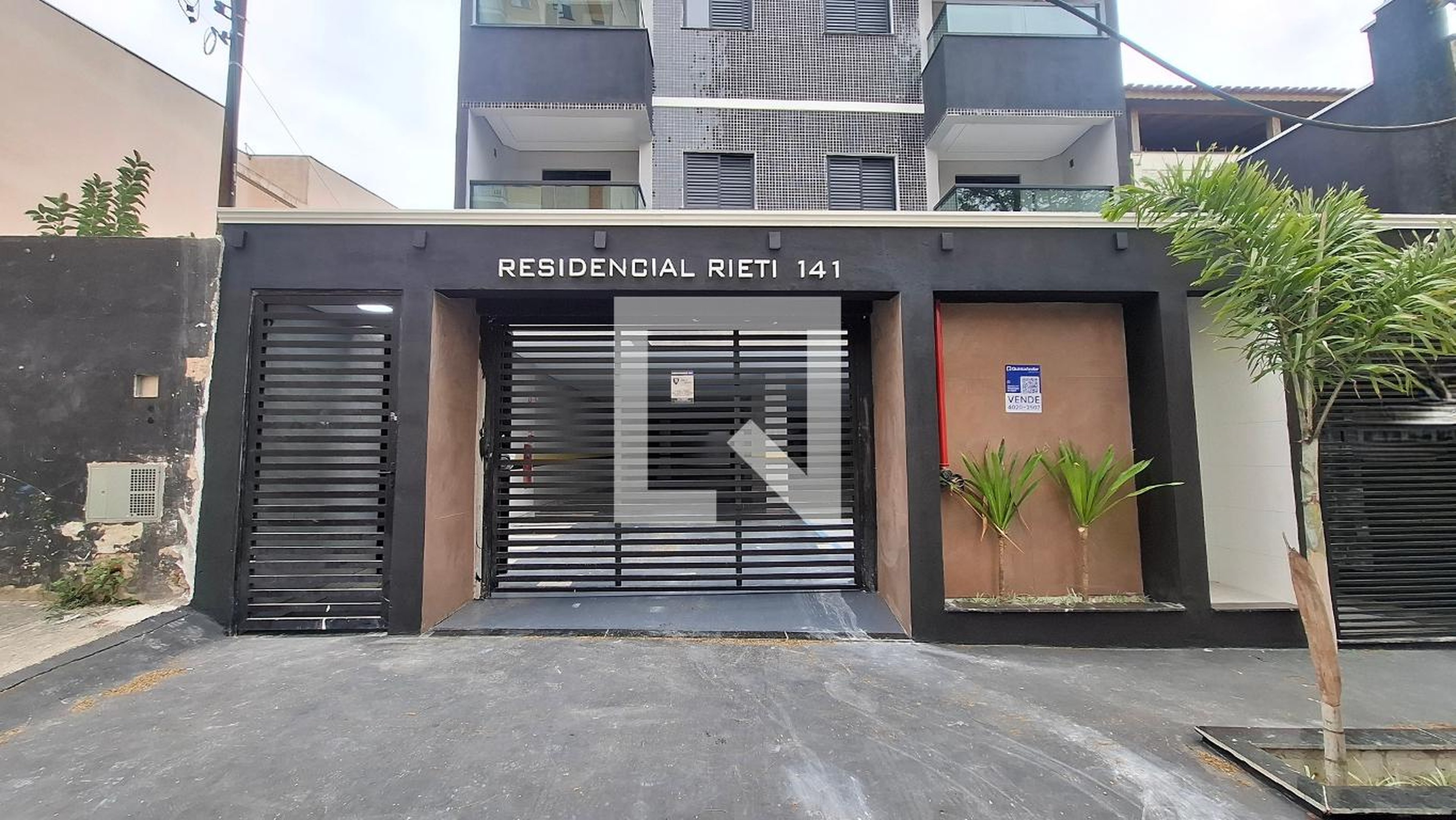 Fachada Condomínio em Rua Vinte e Quatro de Maio, 141