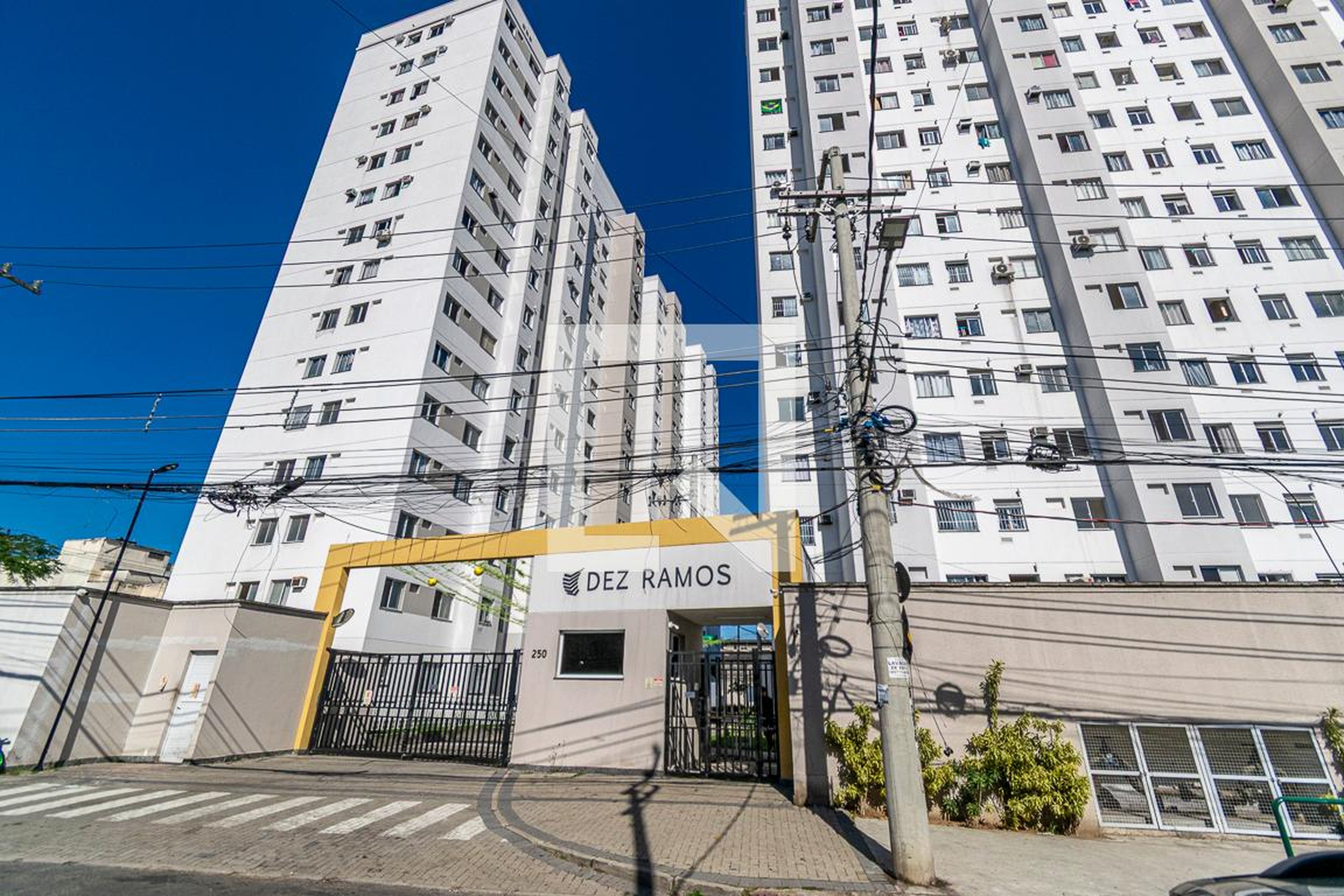 Fachada do Condomínio Condomínio Cury Dez Ramos