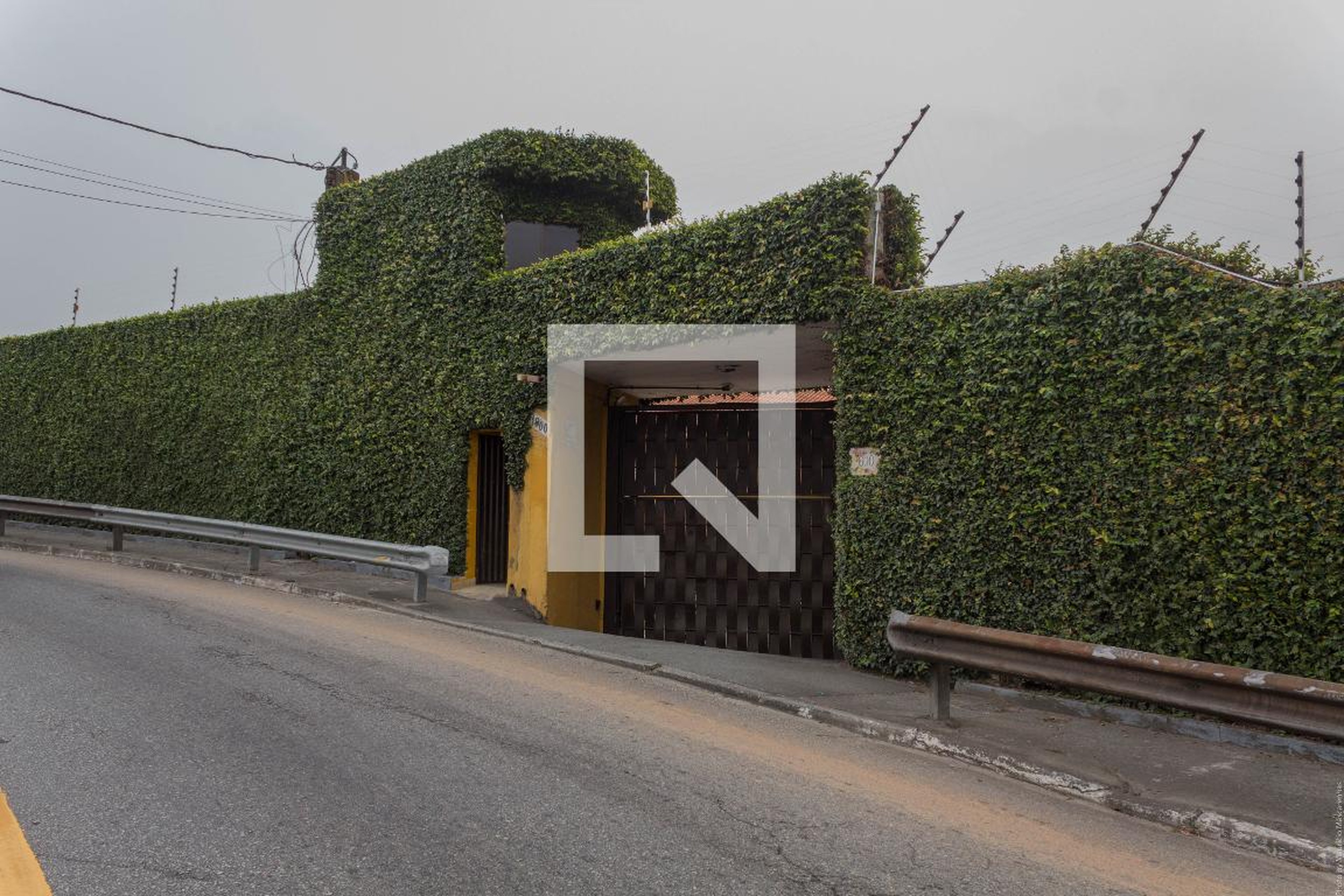 Fachada Condomínio Resistência dos Pinheiros