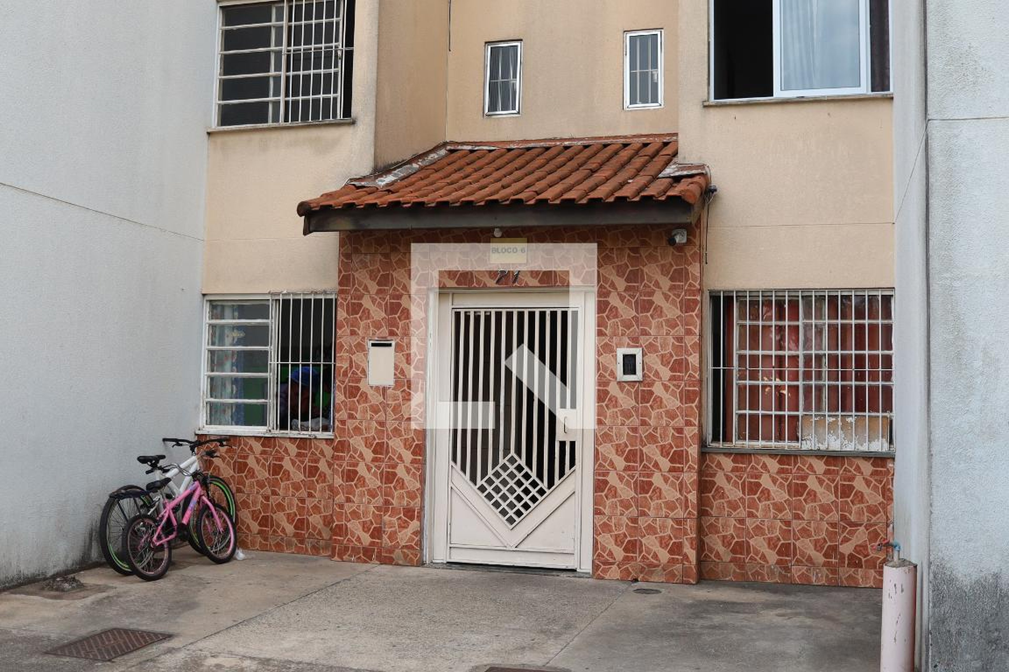 Fachada Condomínio em Avenida Marginal Esquerda, 133