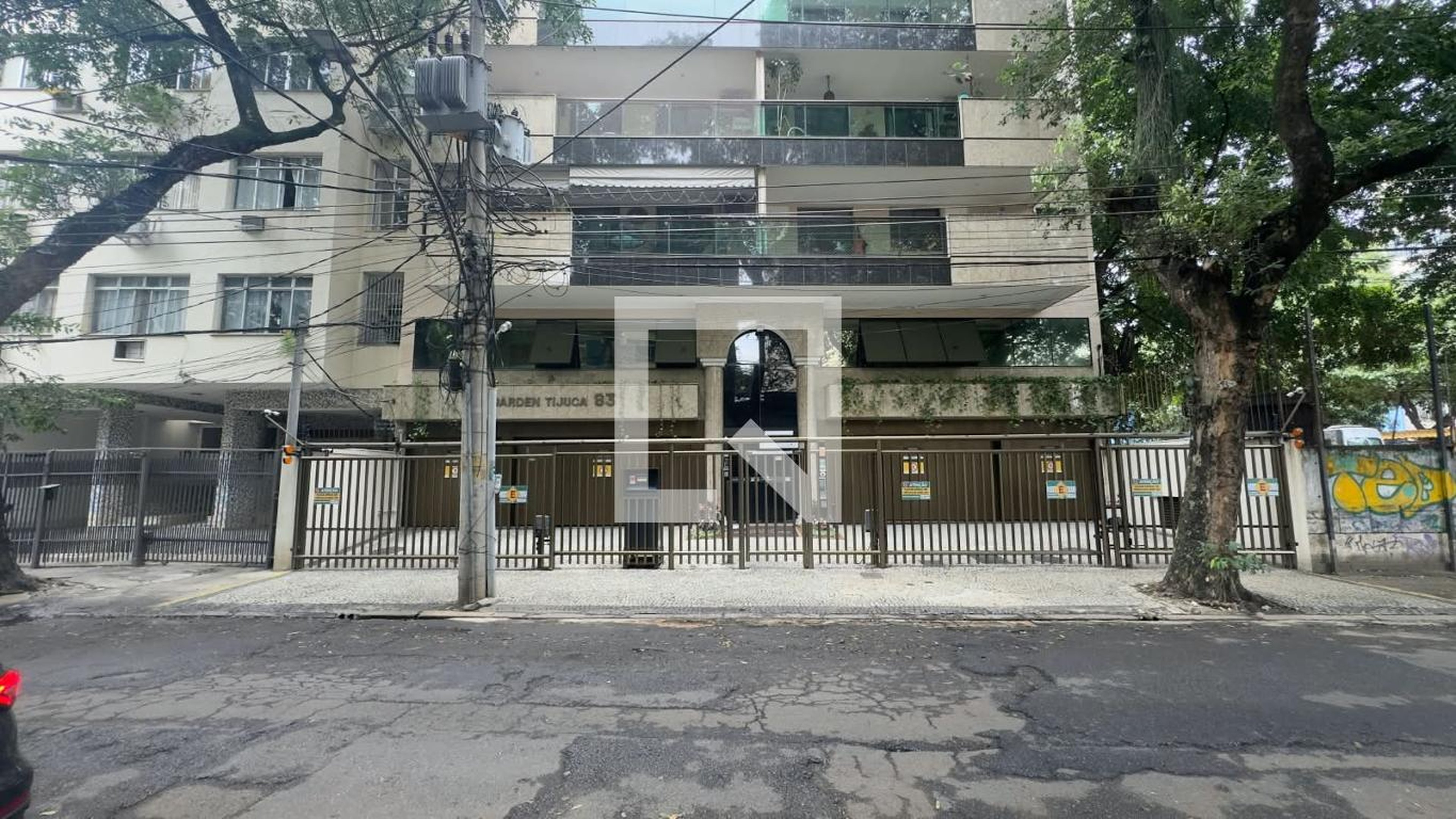 Fachada Condomínio em Rua Visconde de Figueiredo, 85