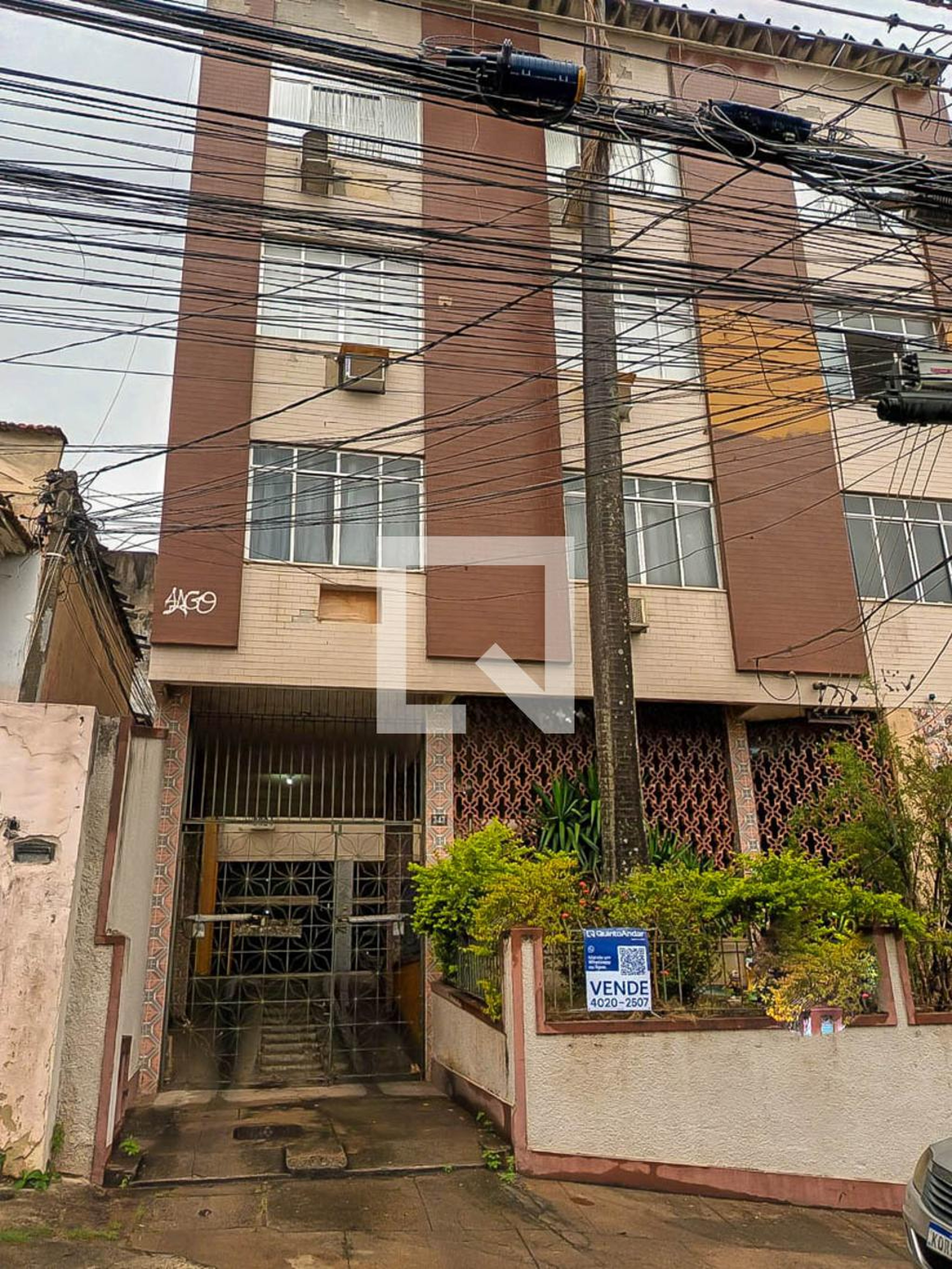 Fachada Condomínio em Rua Assis Vasconcelos, 343
