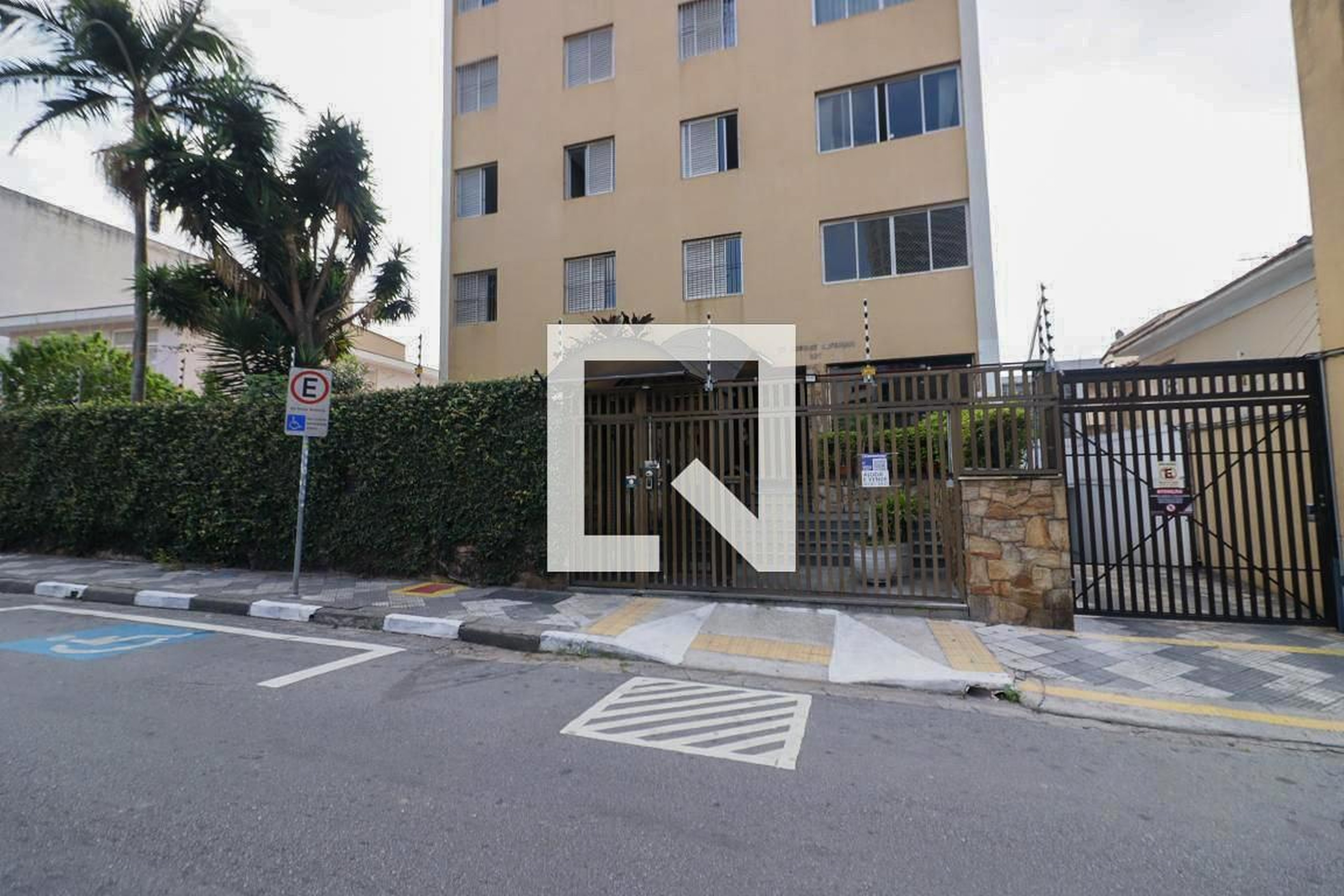 Fachada Edifício Desiree Seferian