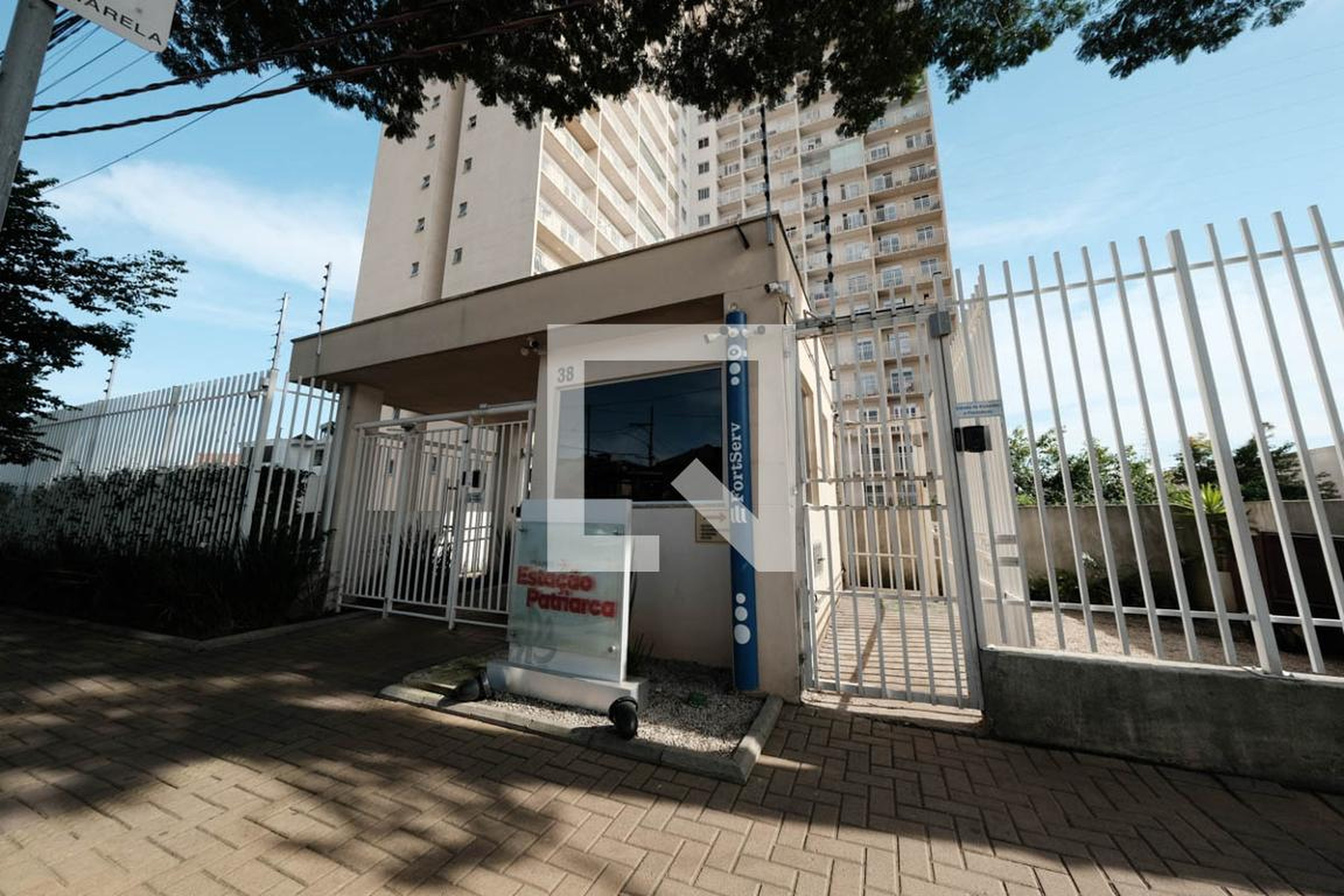 Fachada Condomínio Plano & Estação Patriarca