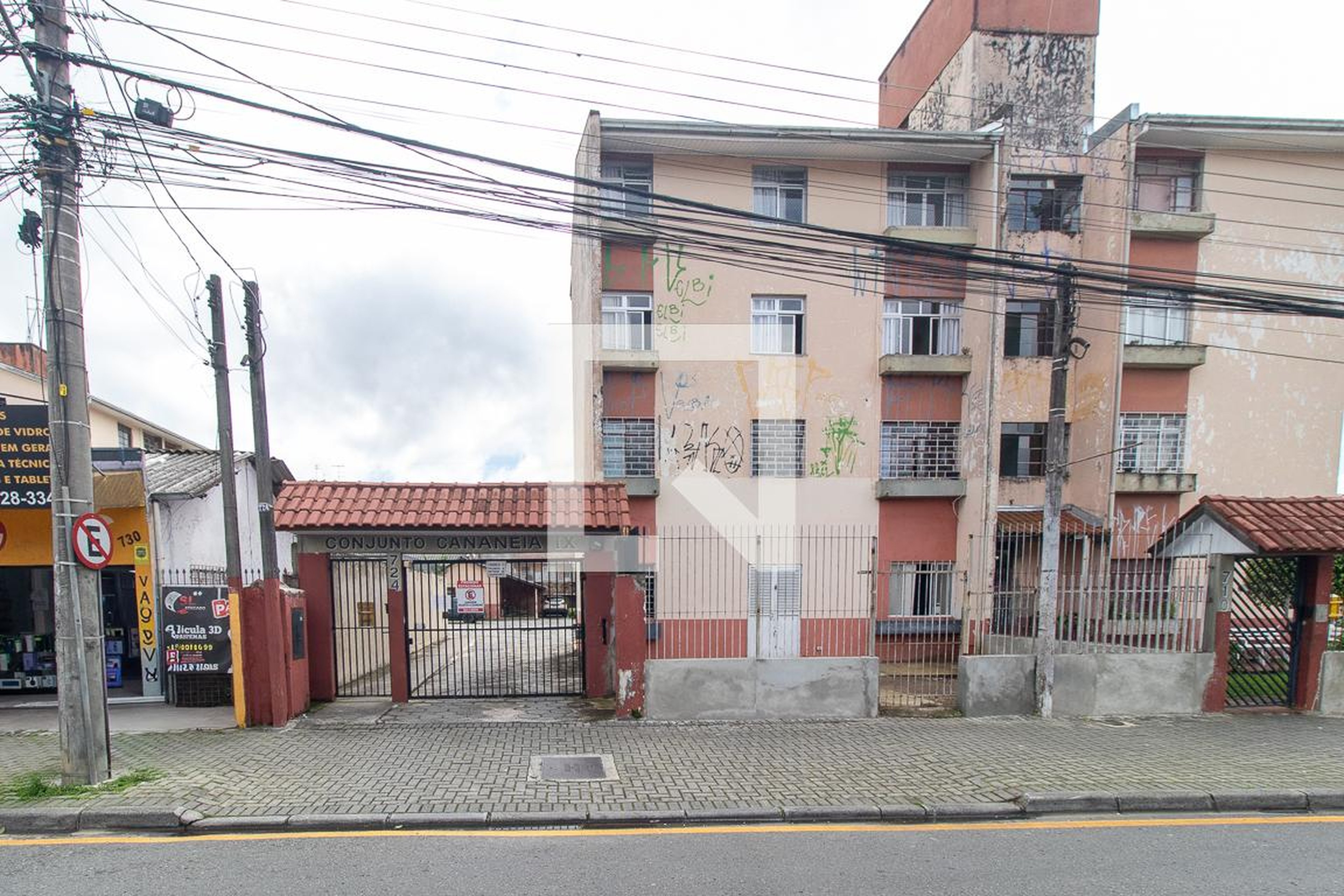 Fachada Condomínio em Rua Raul Pompéia, 724