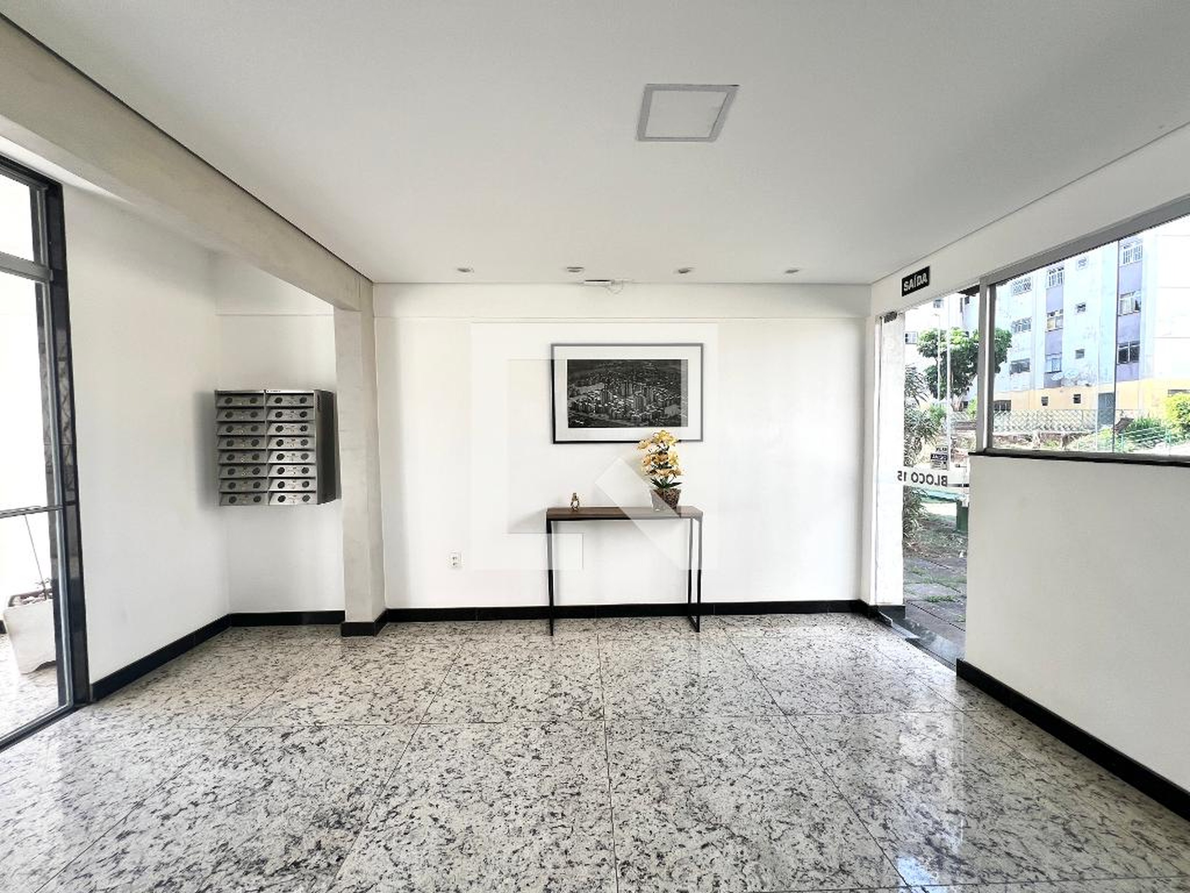 Hall de entrada Condomínio em Rua Congonhal, 606