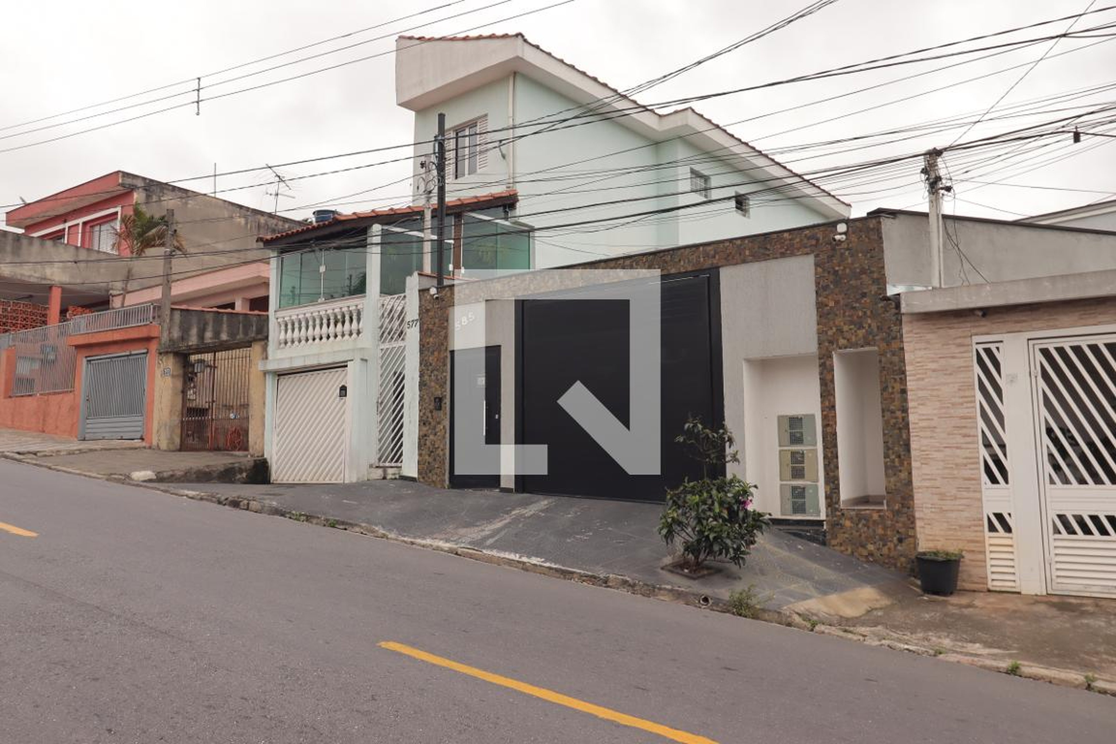 Fachada Condomínio em Rua Cabreúva, 585
