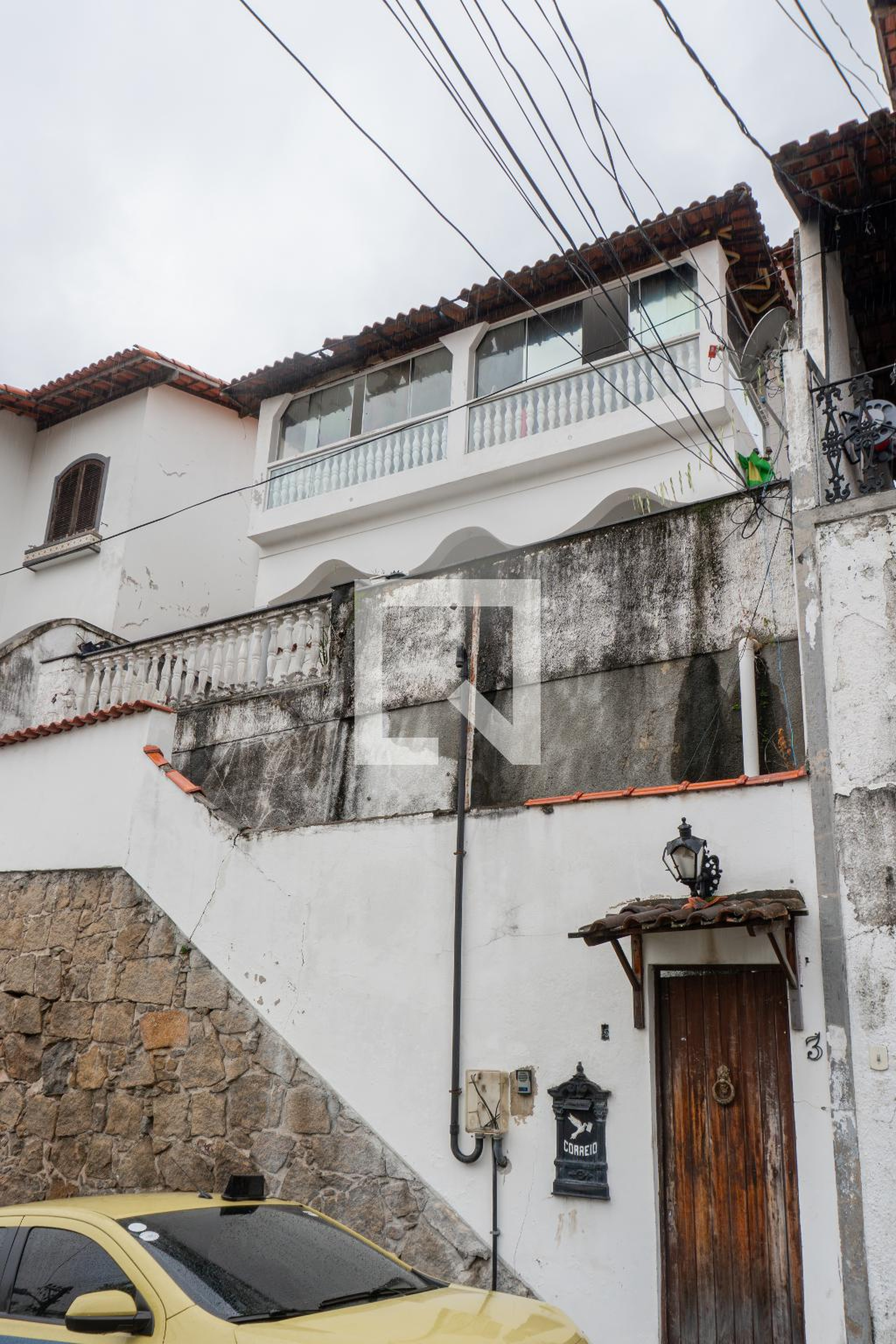 Fachada Condomínio em Rua Eduardo Raboeira, 154