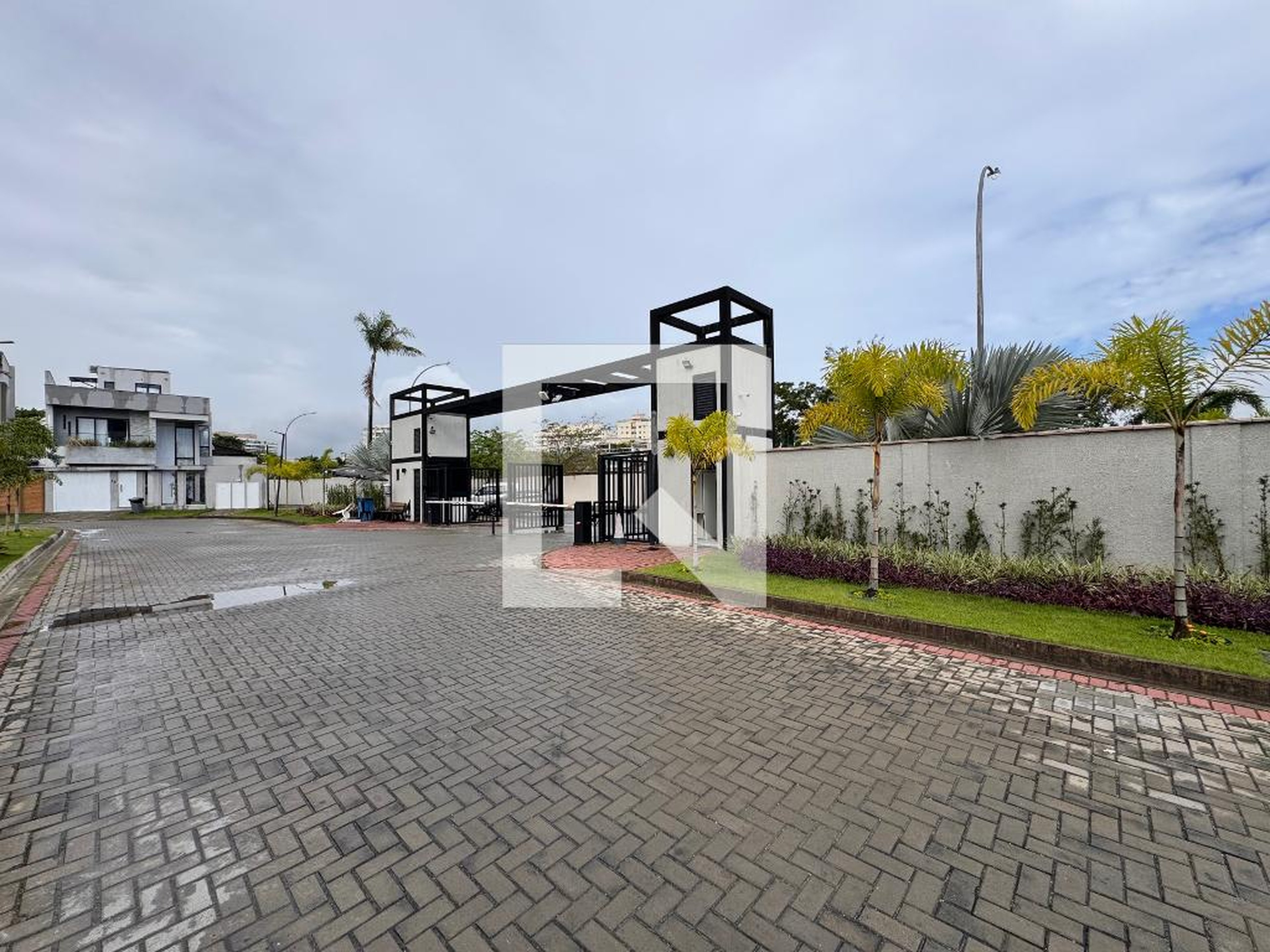 Fachada Condomínio em Avenida George Savalla, 355