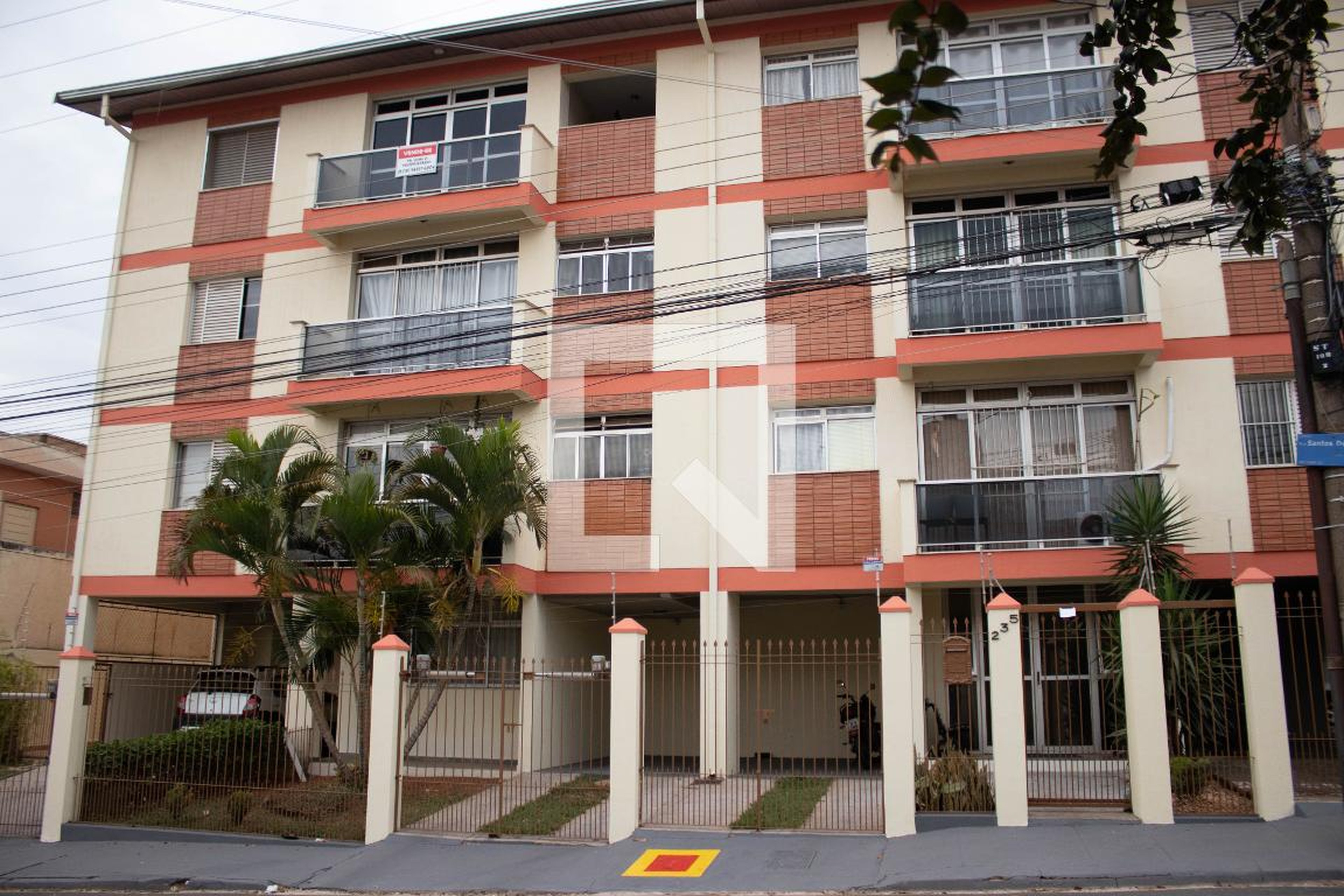 Fachada do Prédio Condomínio em Rua Santos Dumont, 235