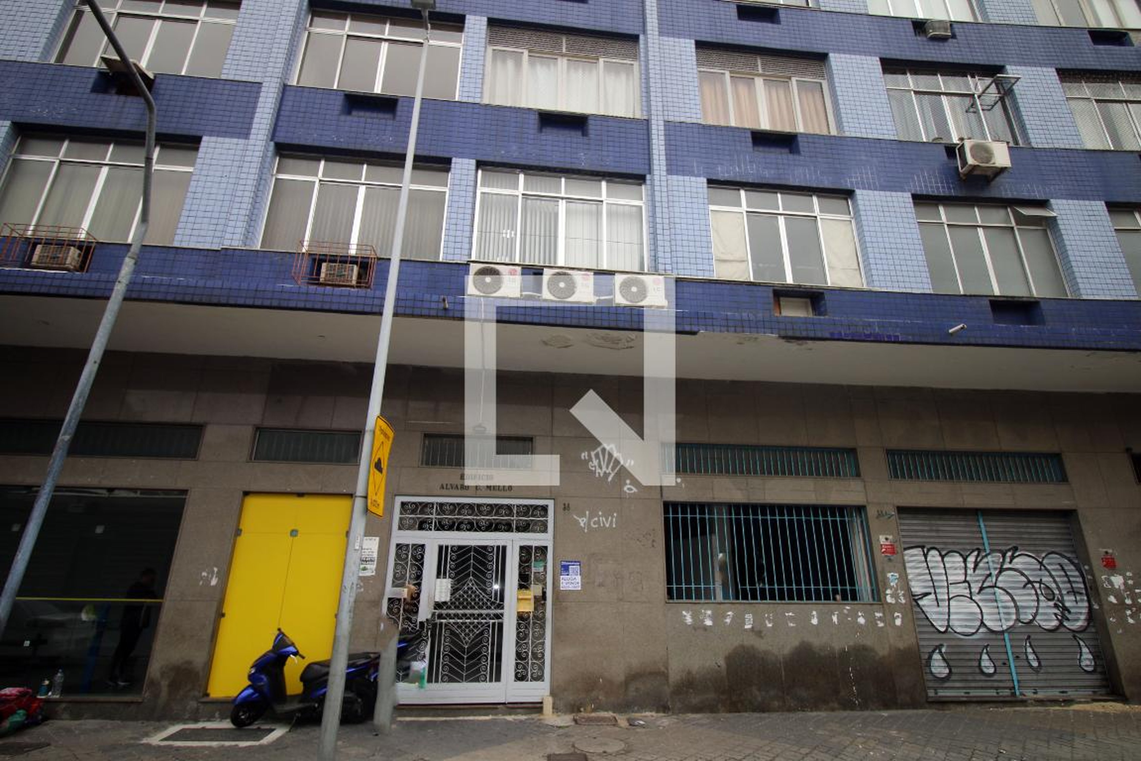 Fachada Condomínio em Avenida Brás de Pina, 24