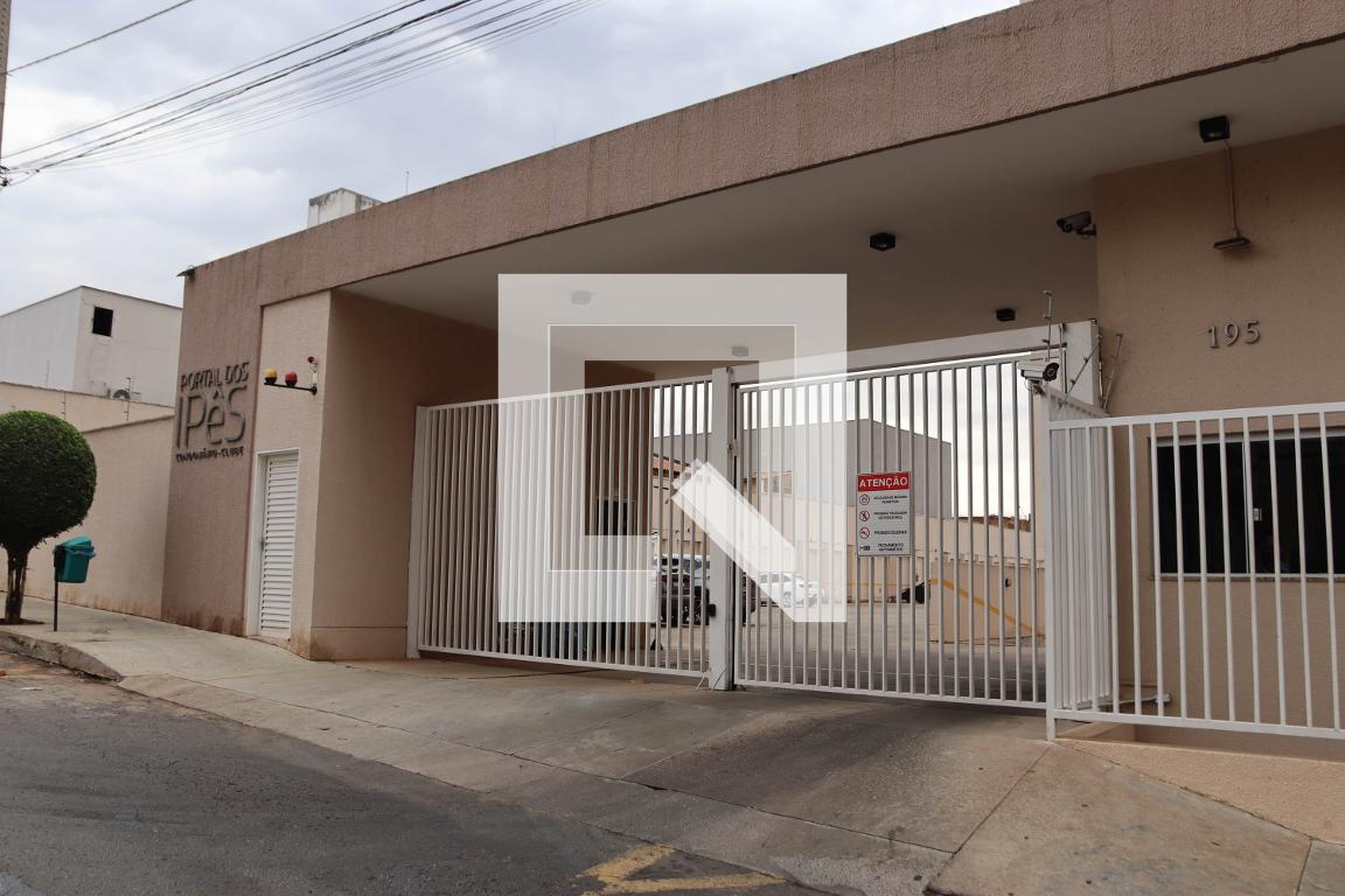 Fachada Condomínio Portal dos Ipês