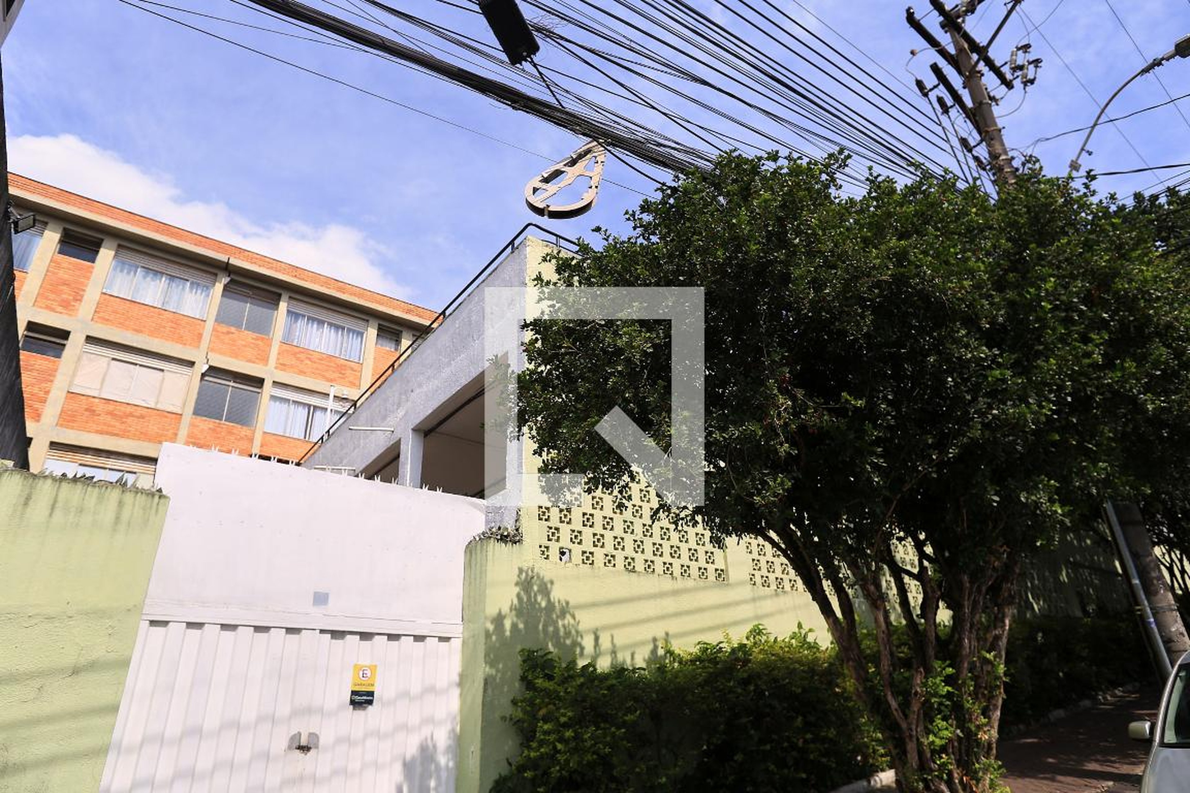 Fachada Condomínio em Rua Jequeri, 206