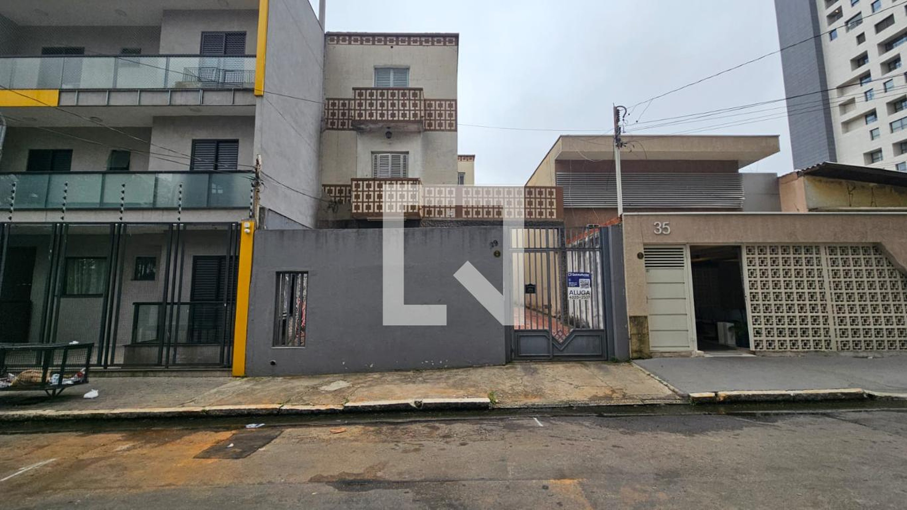 Fachada Condomínio em Rua Monte Santiago, 29