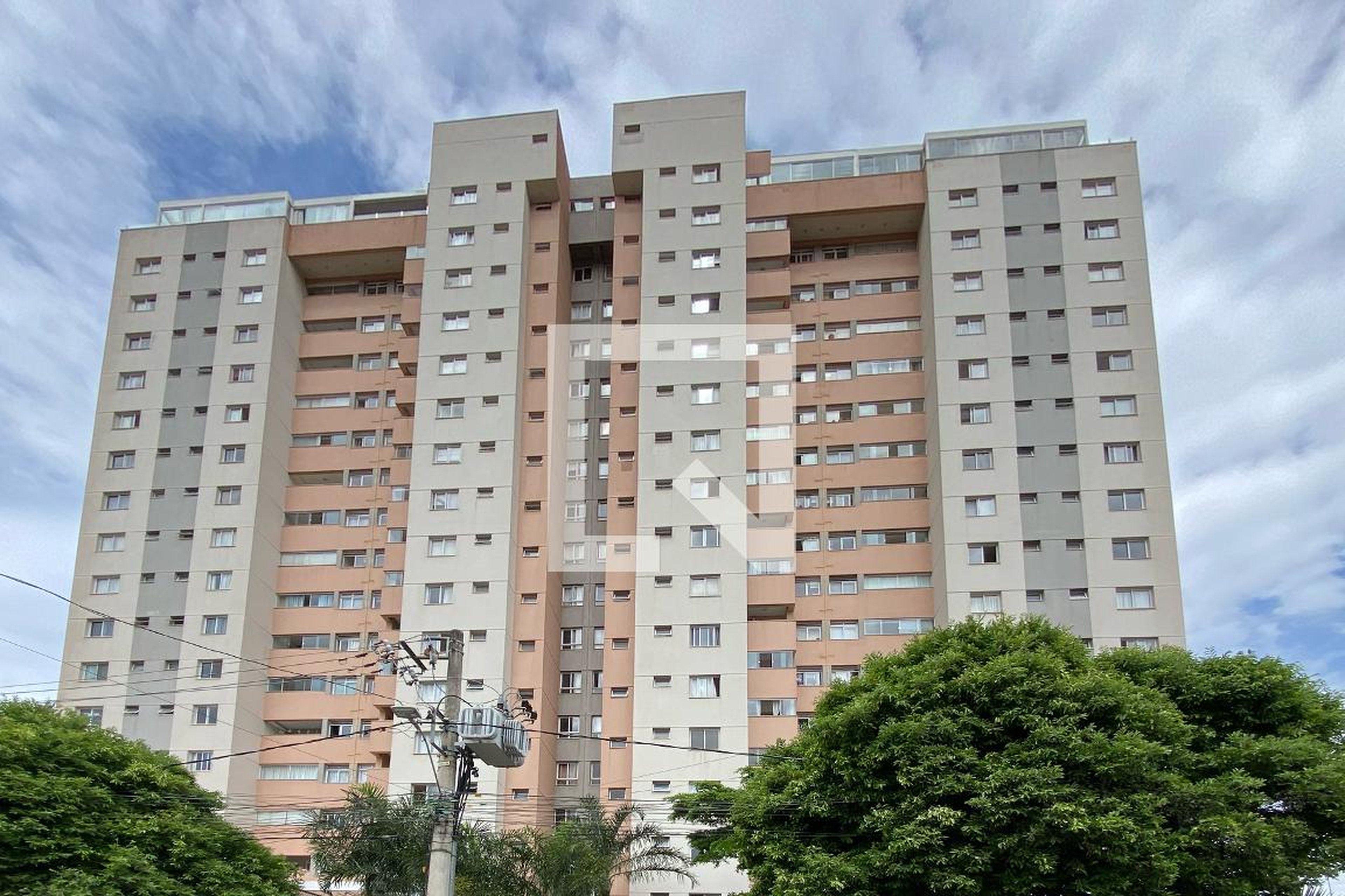 Fachada Condomínio em Rua Maria Amélia Mello, 784