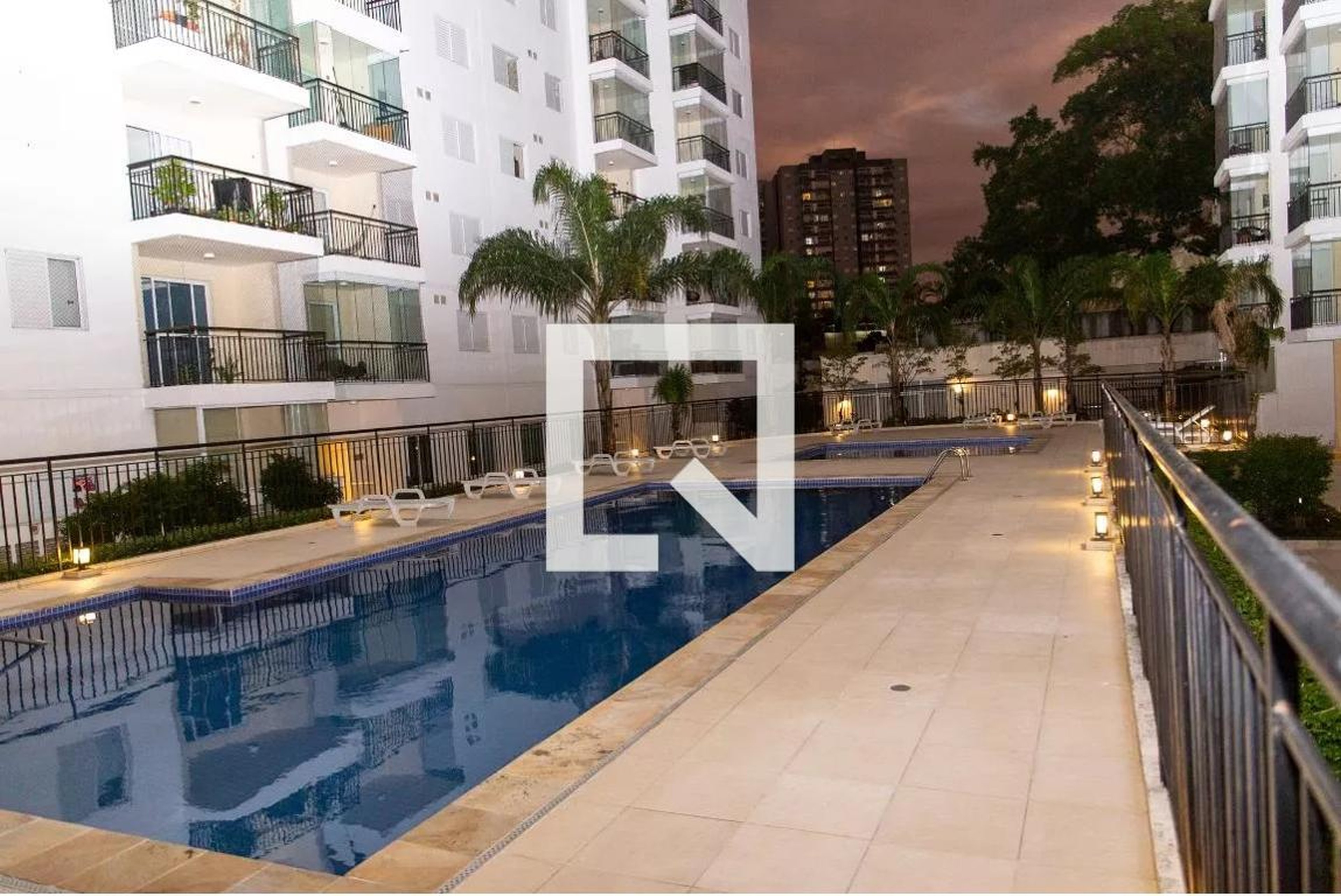 Piscina Condomínio em Rua Professor Evandro Caiafa Esquivel, 164