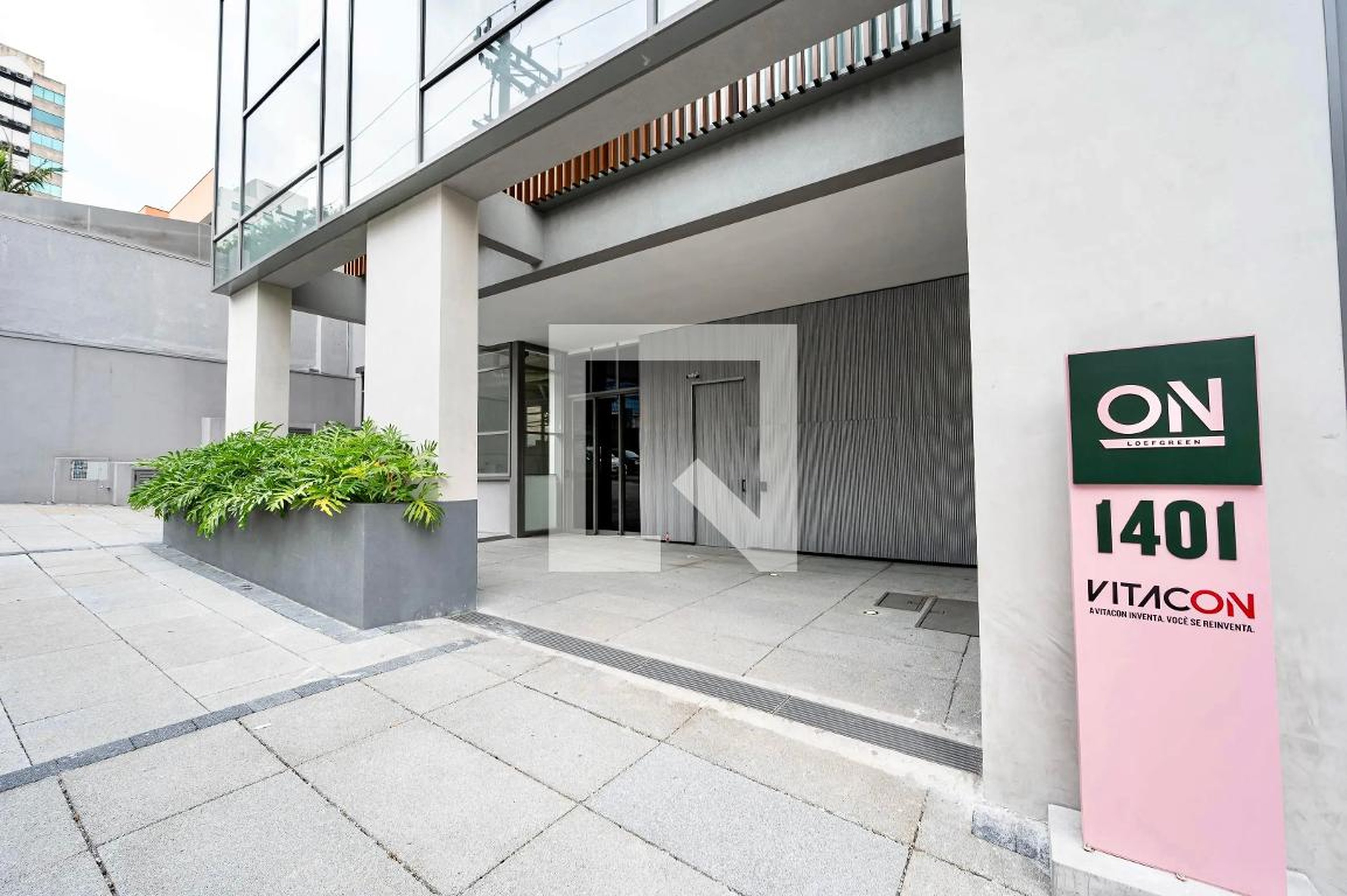 Fachada Condomínio em Rua Loefgren, 814