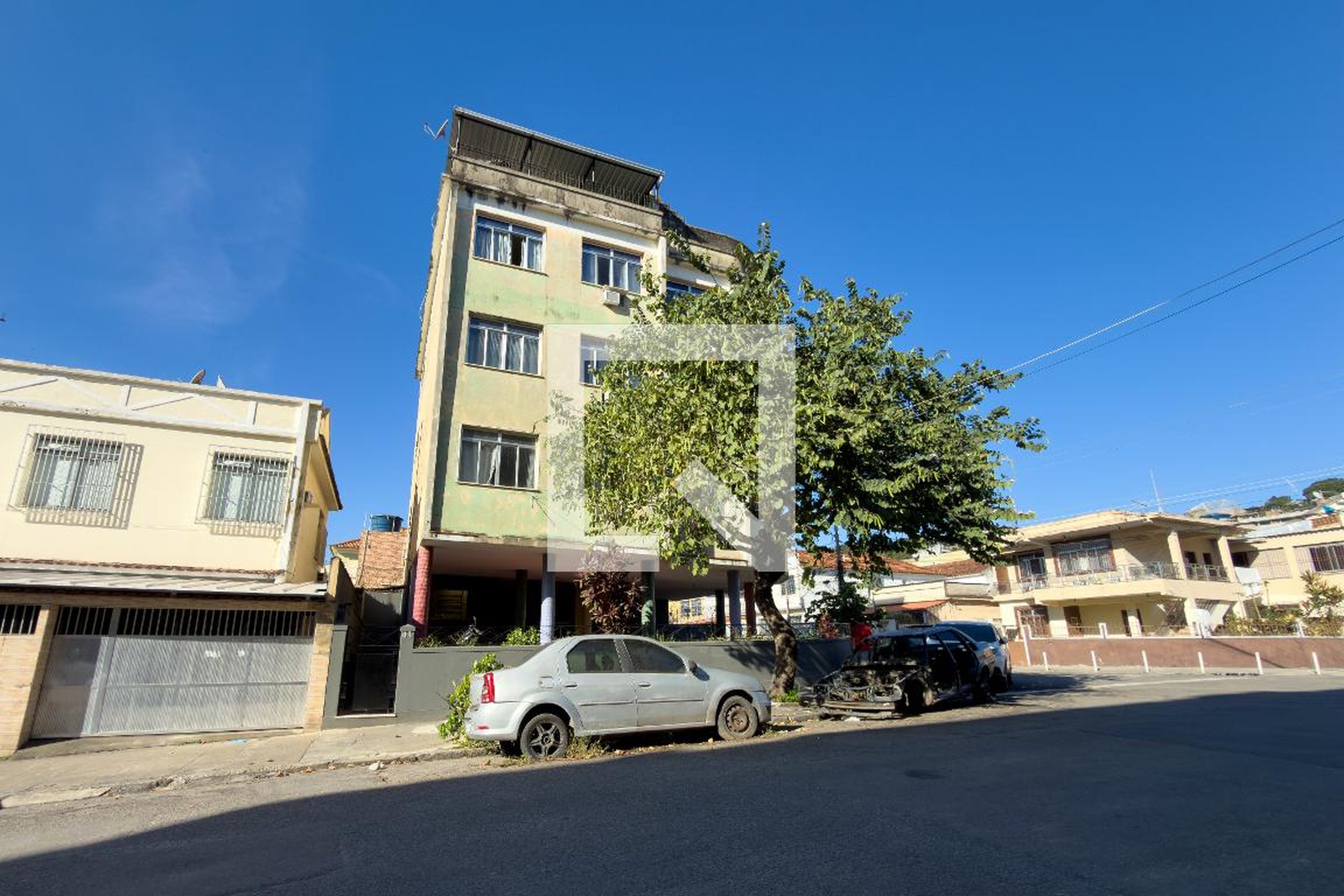 Fachada Condomínio em Rua Professor Otávio Freitas, 41