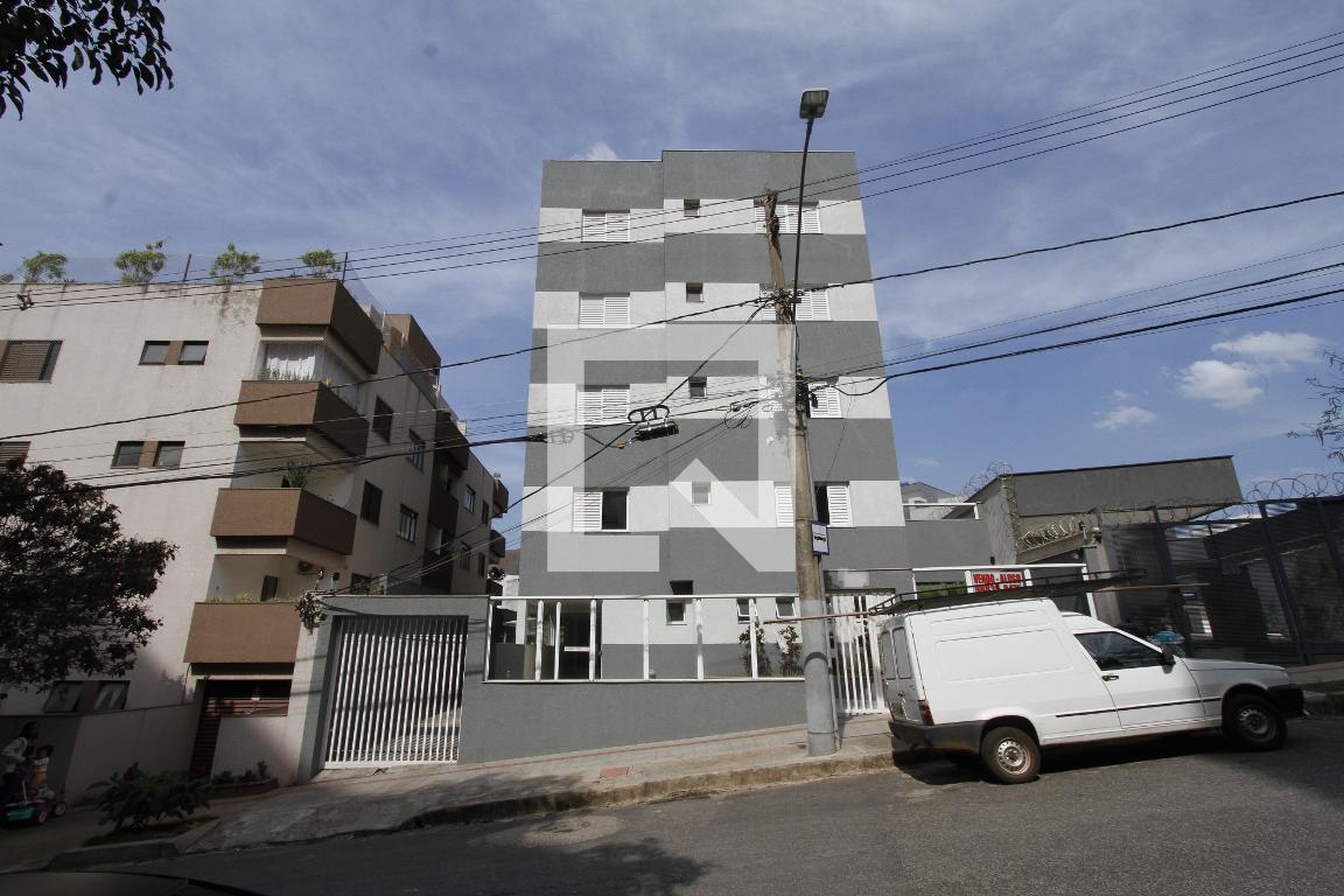Fachada Condomínio em Rua Sílvio Menicucci, 536