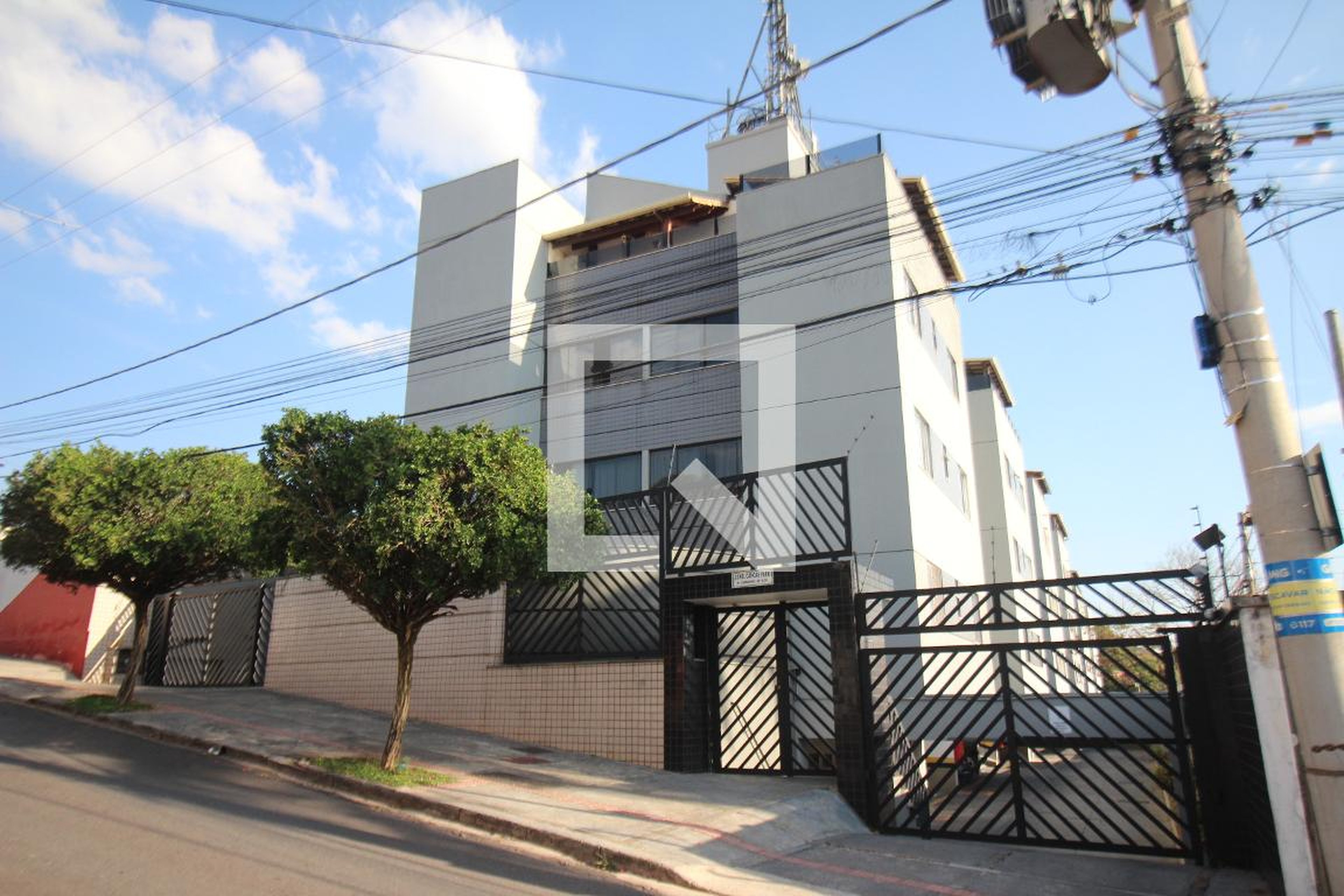 Fachada Condomínio em Rua das Canoas, n°820