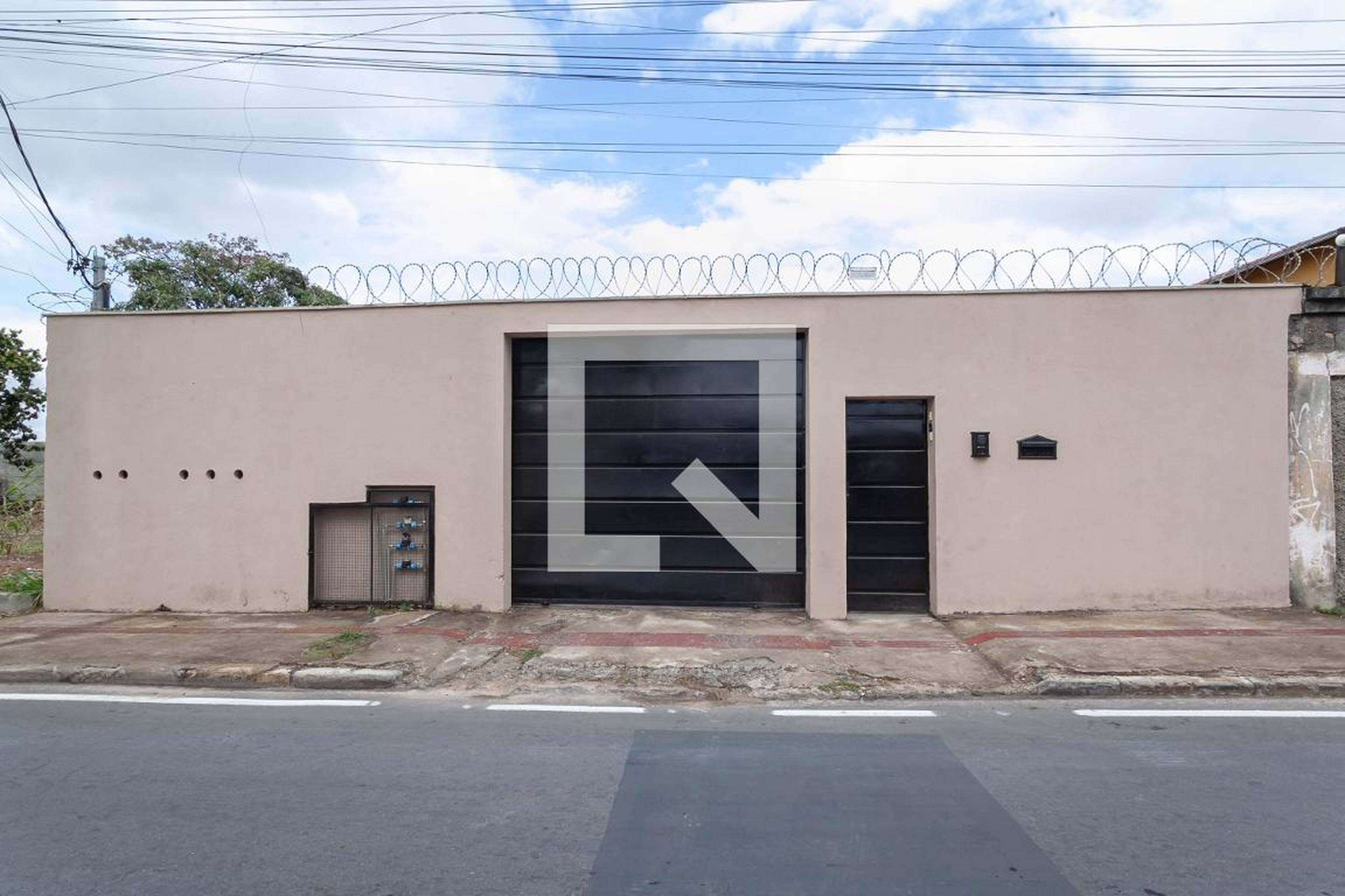 Fachada Condomínio em Rua Almenara, 373