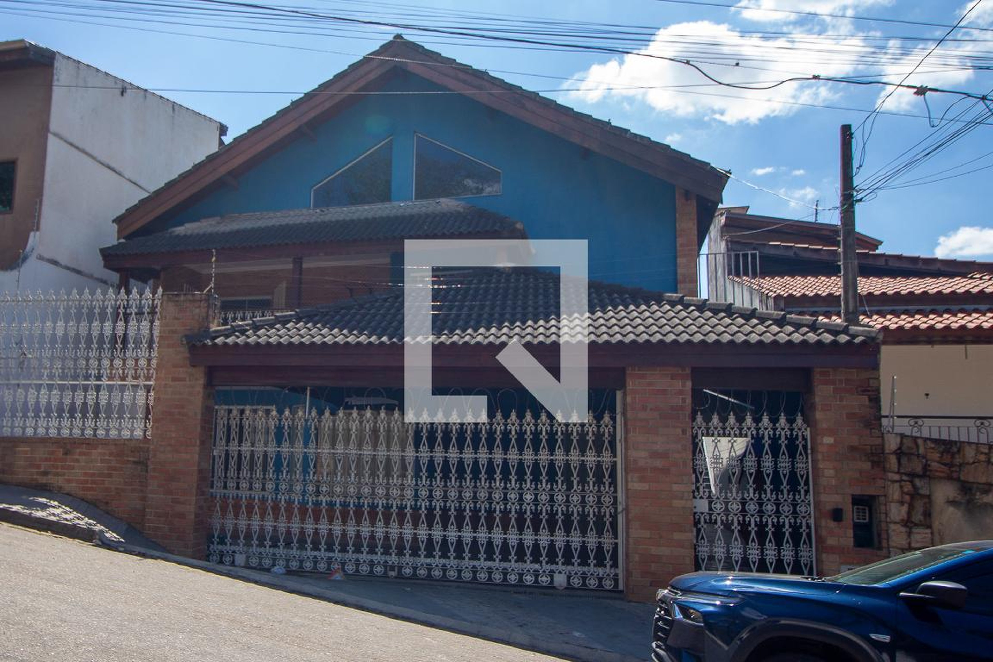 Fachada Condomínio em Rua Humberto Della Pache, 35