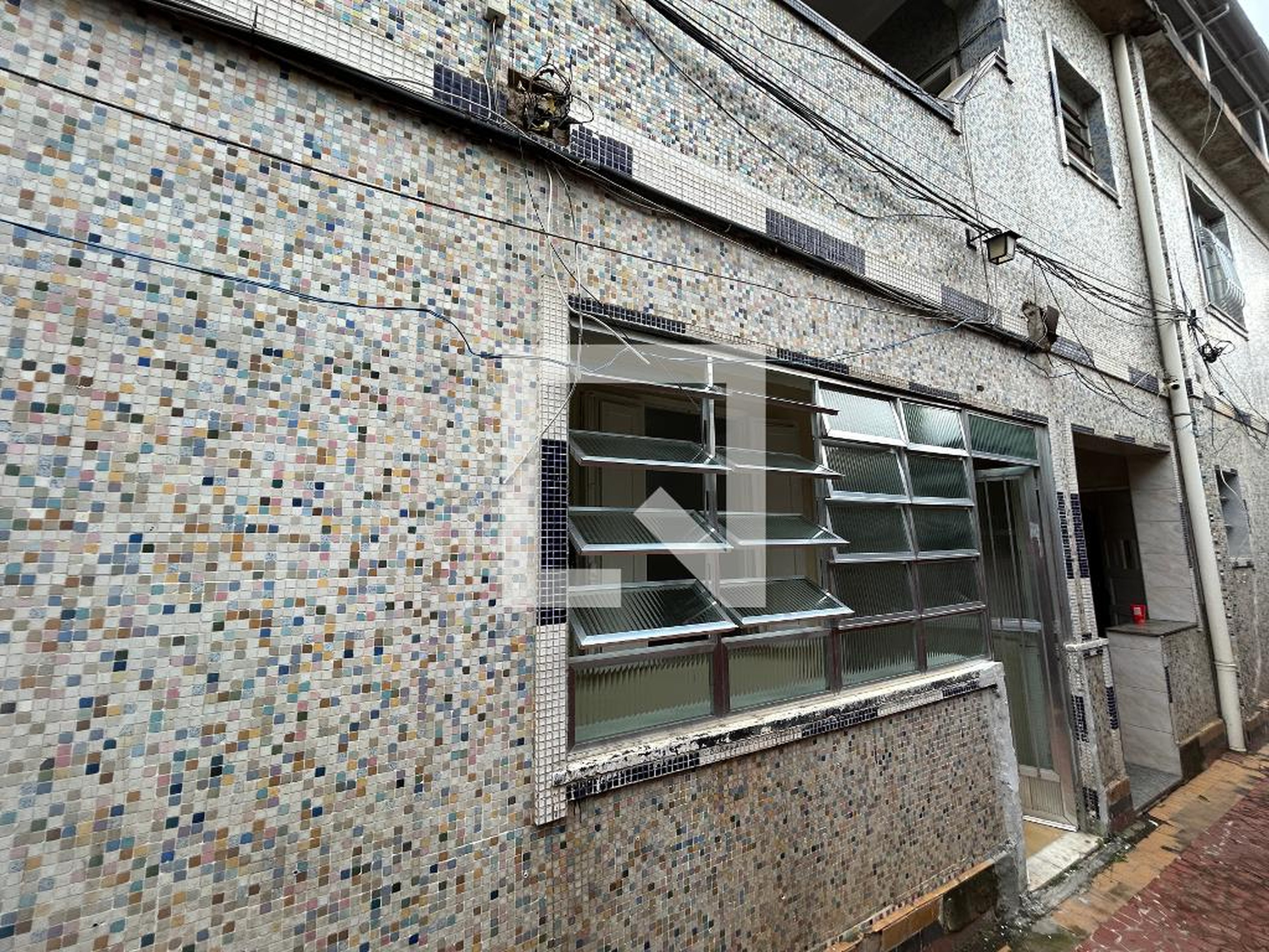 Fachada Condomínio em Rua Tacaratu, 134