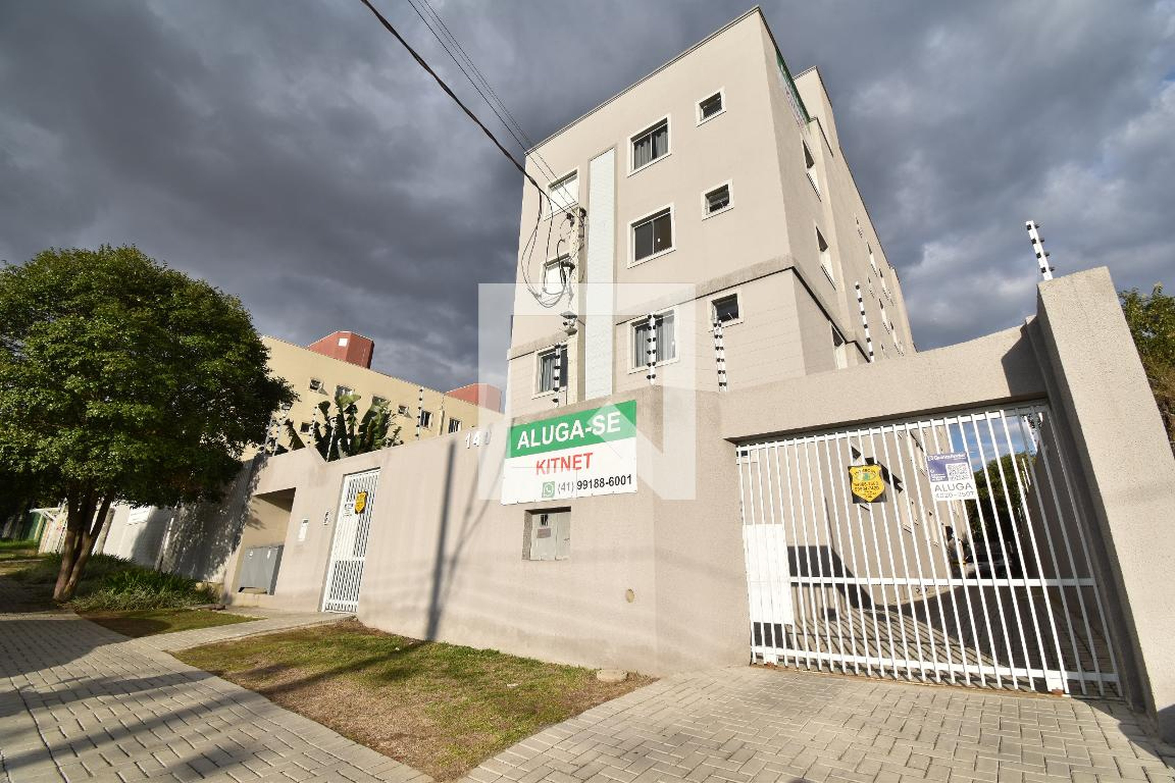 Fachada Condomínio em Rua Professor Léo Kessler, 140
