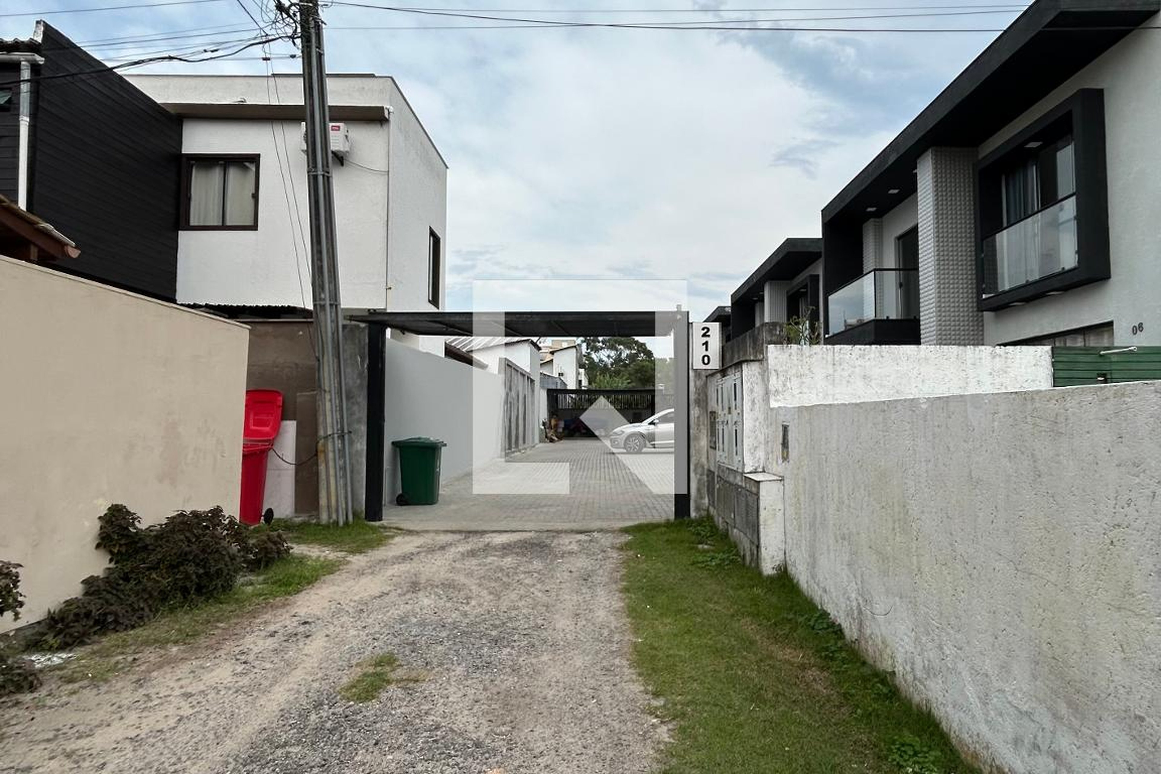 Fachada Condomínio em Rua Jaír da Cunha Sábino, 210
