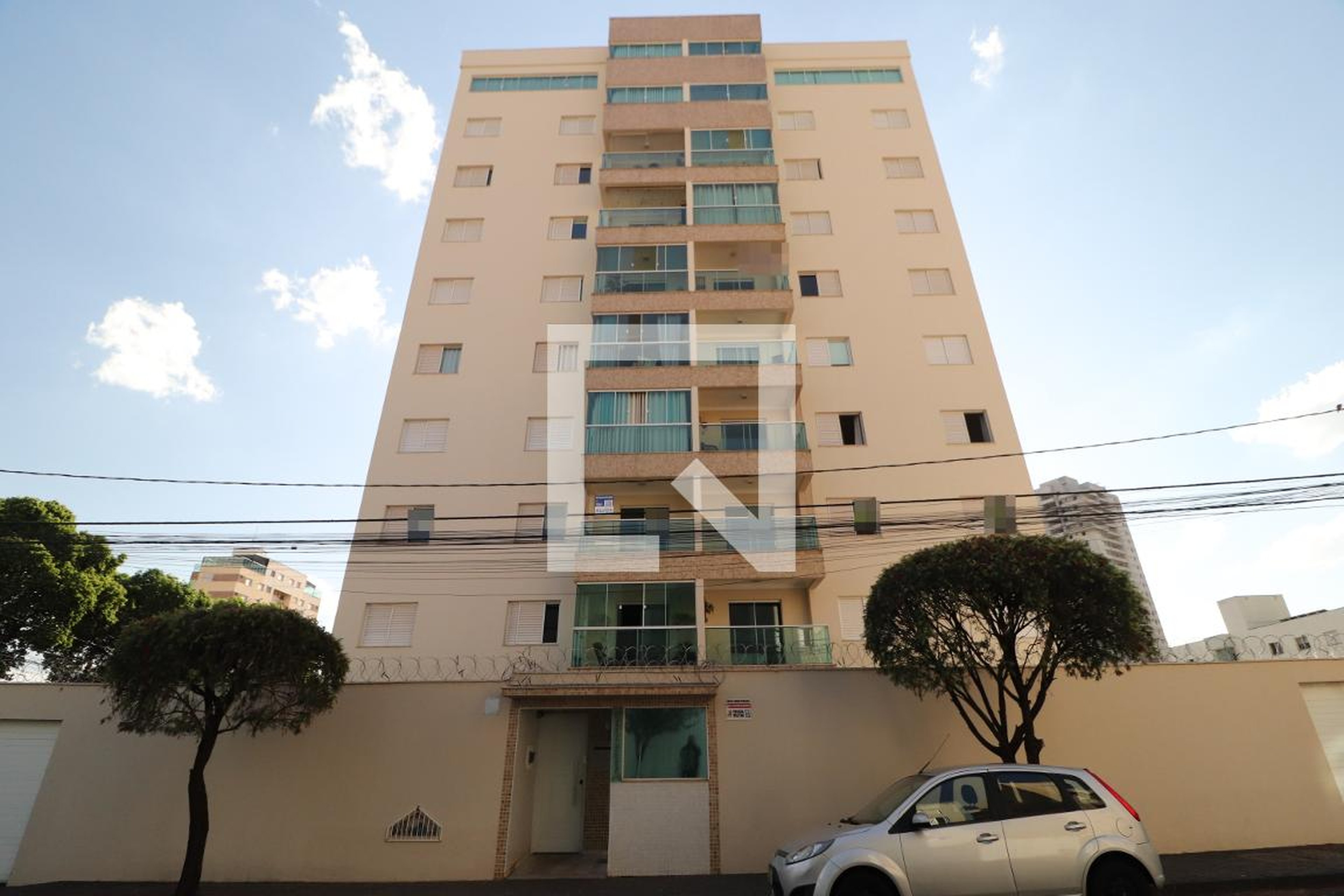 Fachada Condomínio em Rua Alexandrino Santos Lima, 150