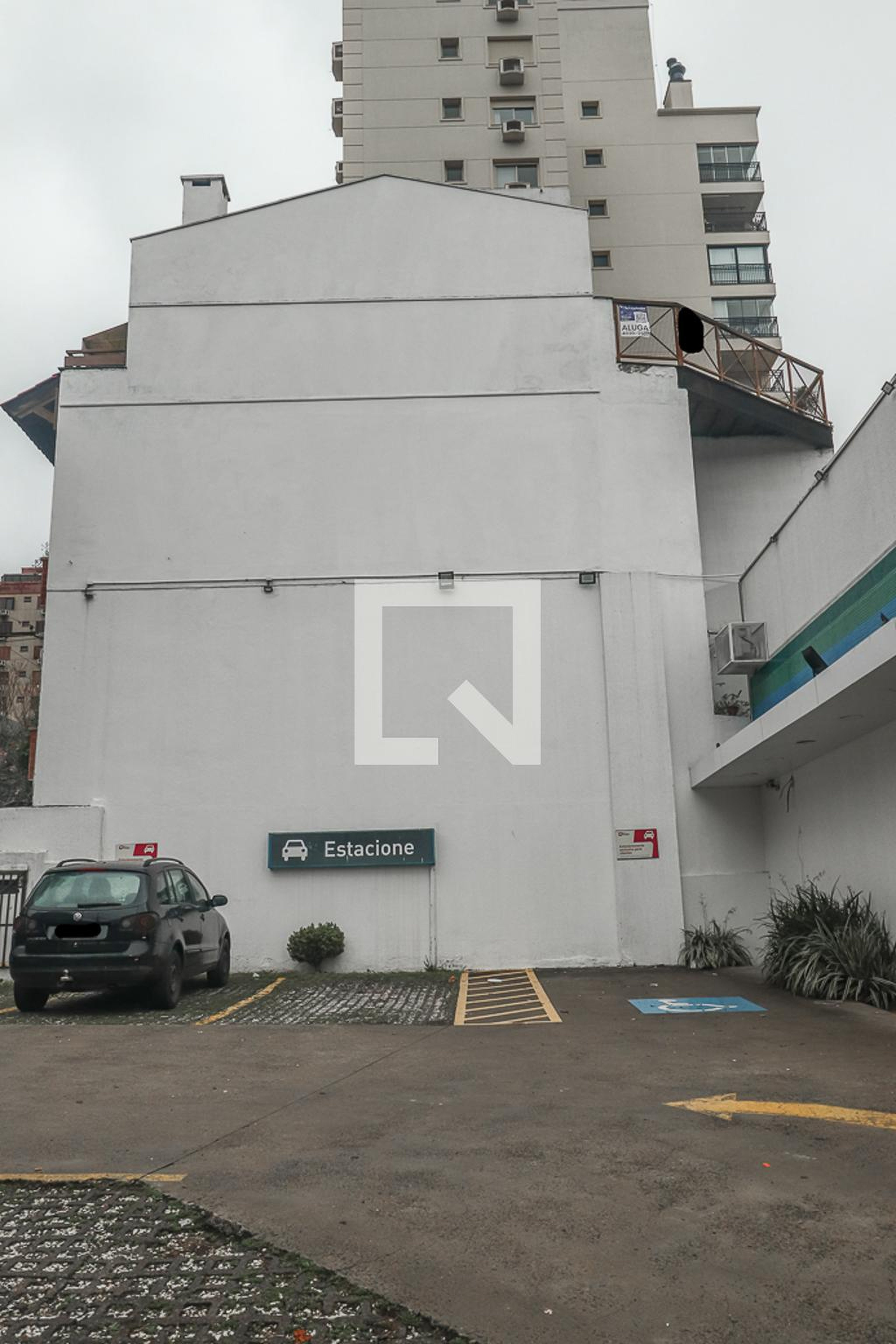 Fachada Condomínio em Rua Padre Schoeler, 17