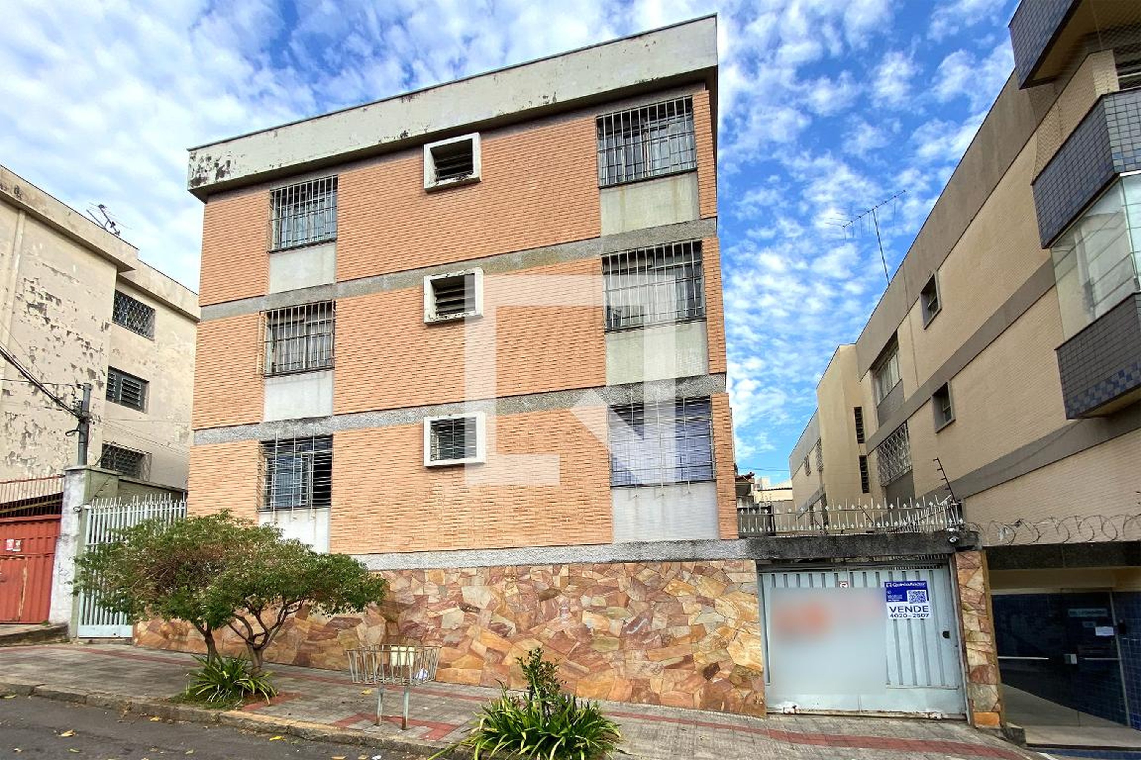 Fachada Condomínio em Rua Teodoro de Abreu, 127