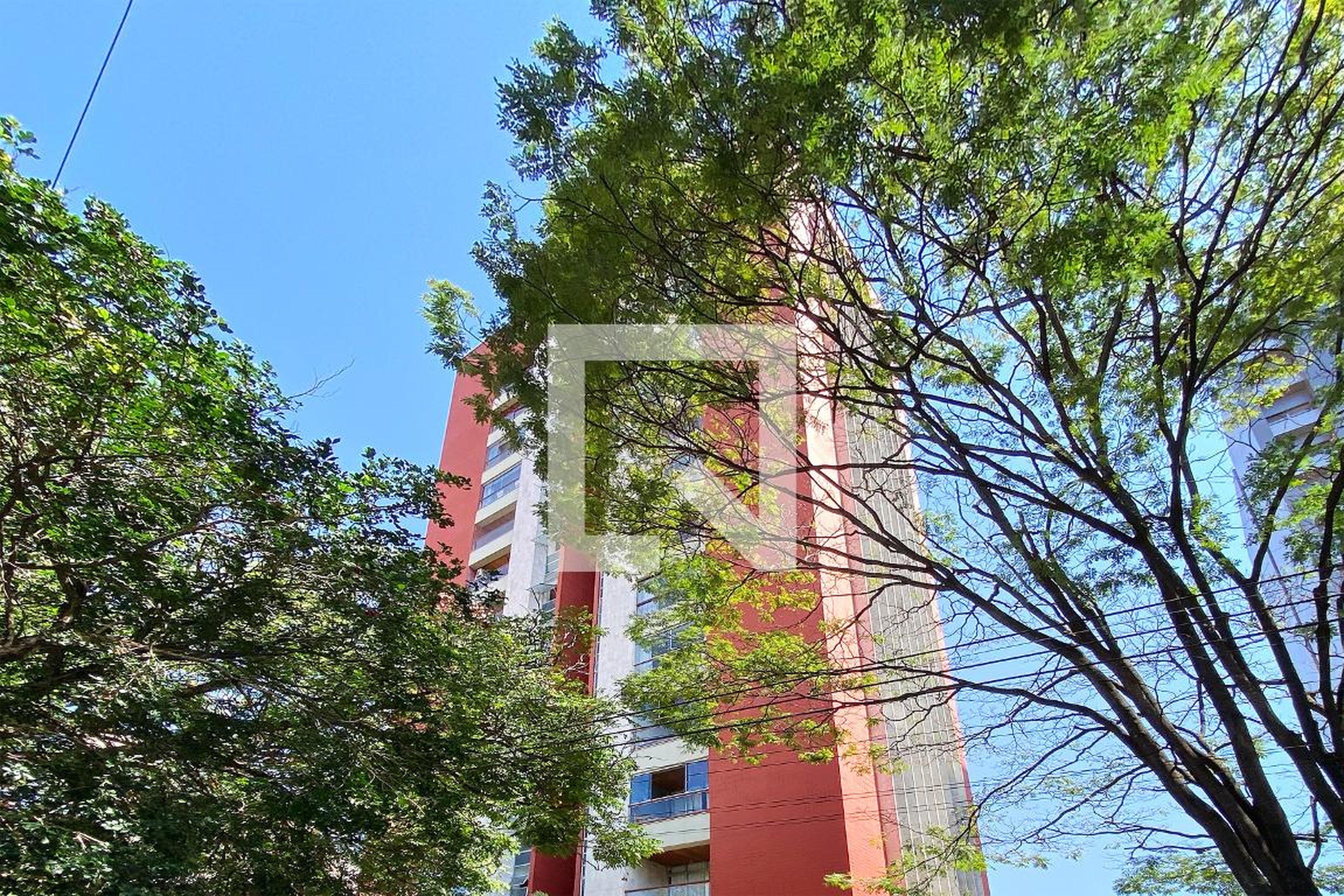 Fachada Condomínio em Rua Teixeira de Freitas, 490