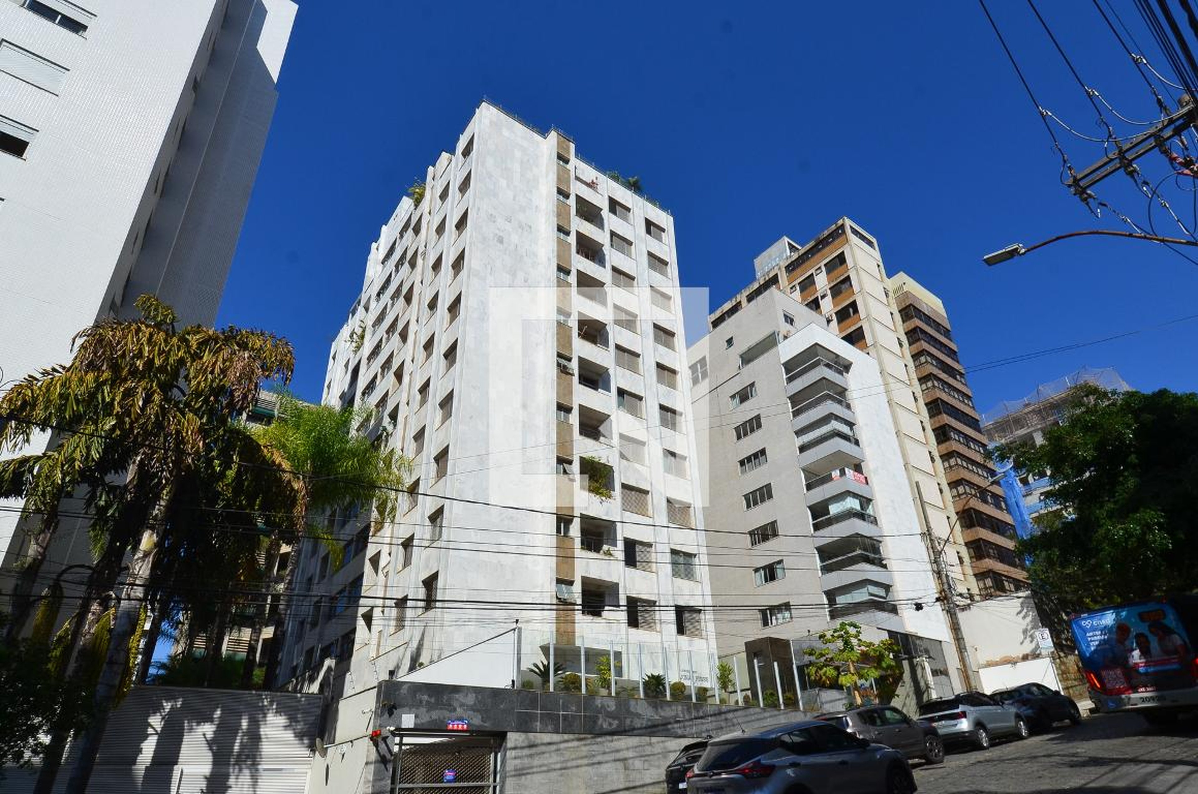 Fachada Condomínio em Rua Tomaz Gonzaga, 685