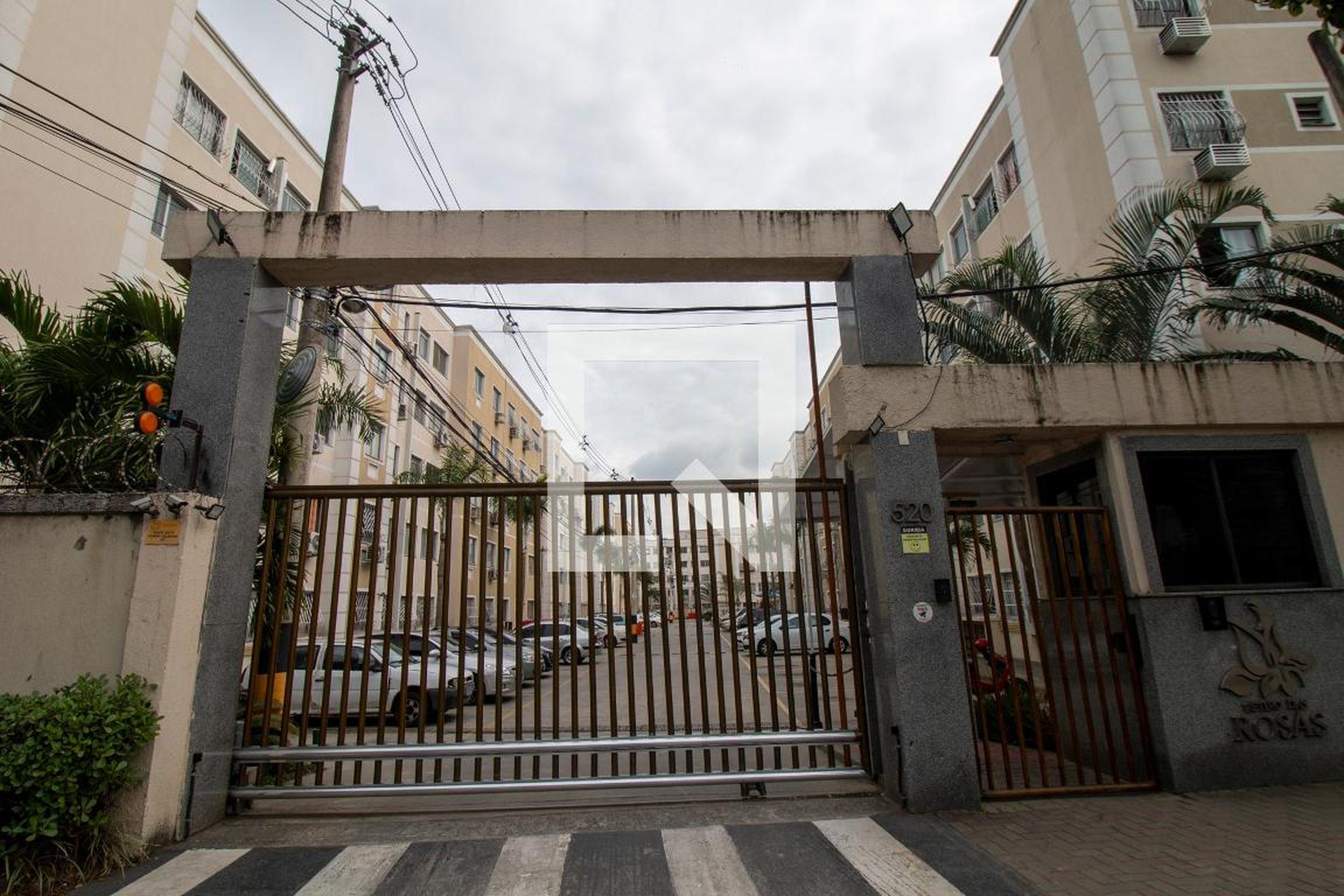 Fachada Condomínio Parque Retiro das Rosas