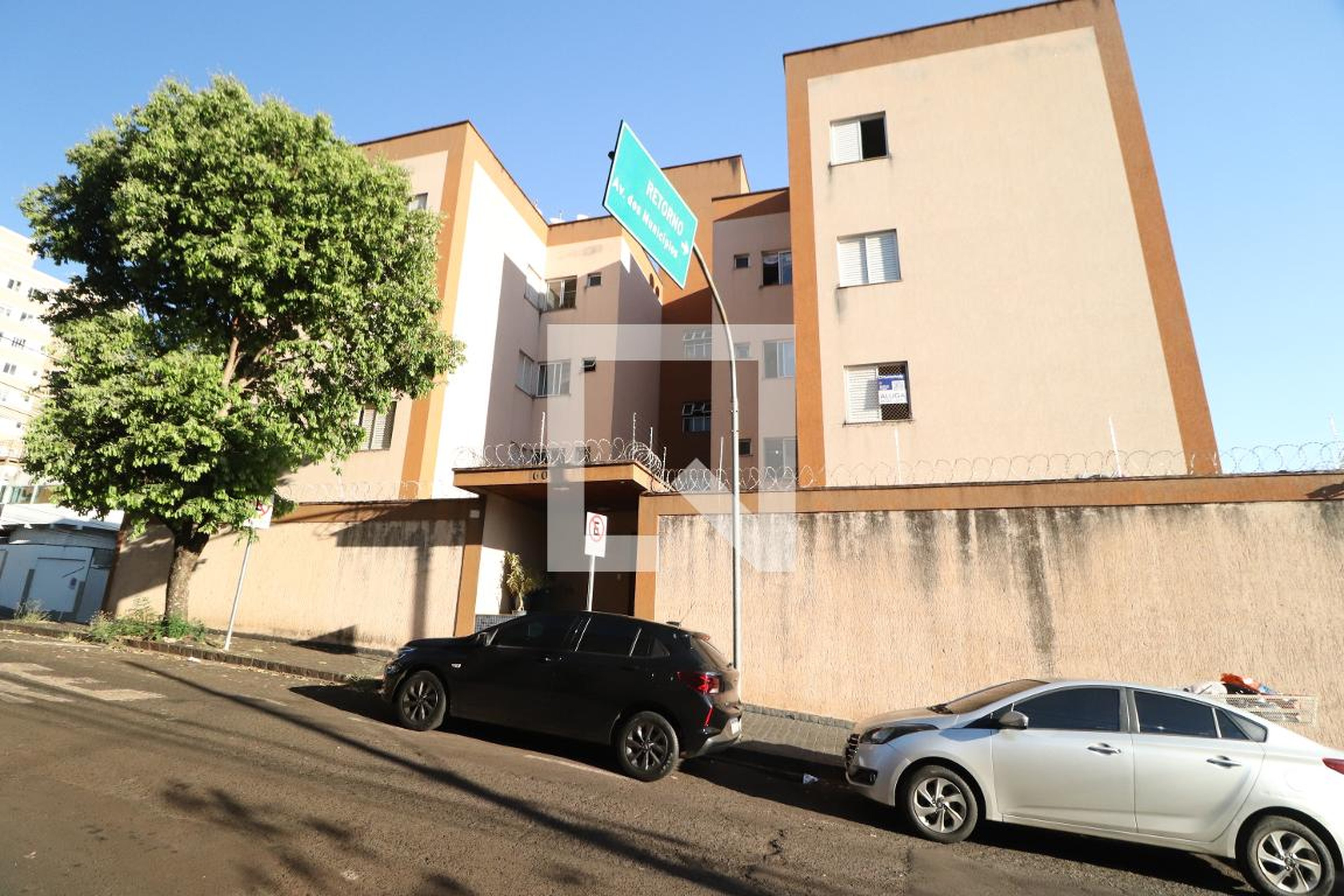 Fachada Condomínio em Rua Virgílio Melo Franco, 60