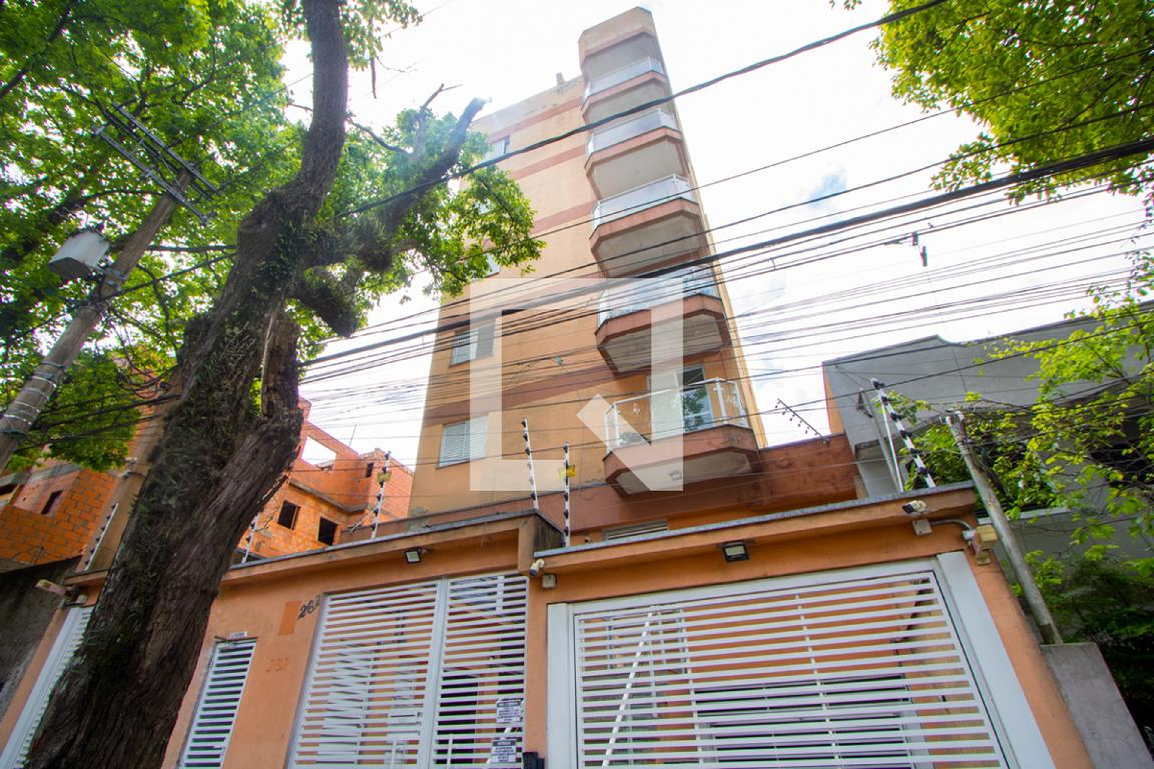 Fachada Condomínio em Rua Abernesia, 262