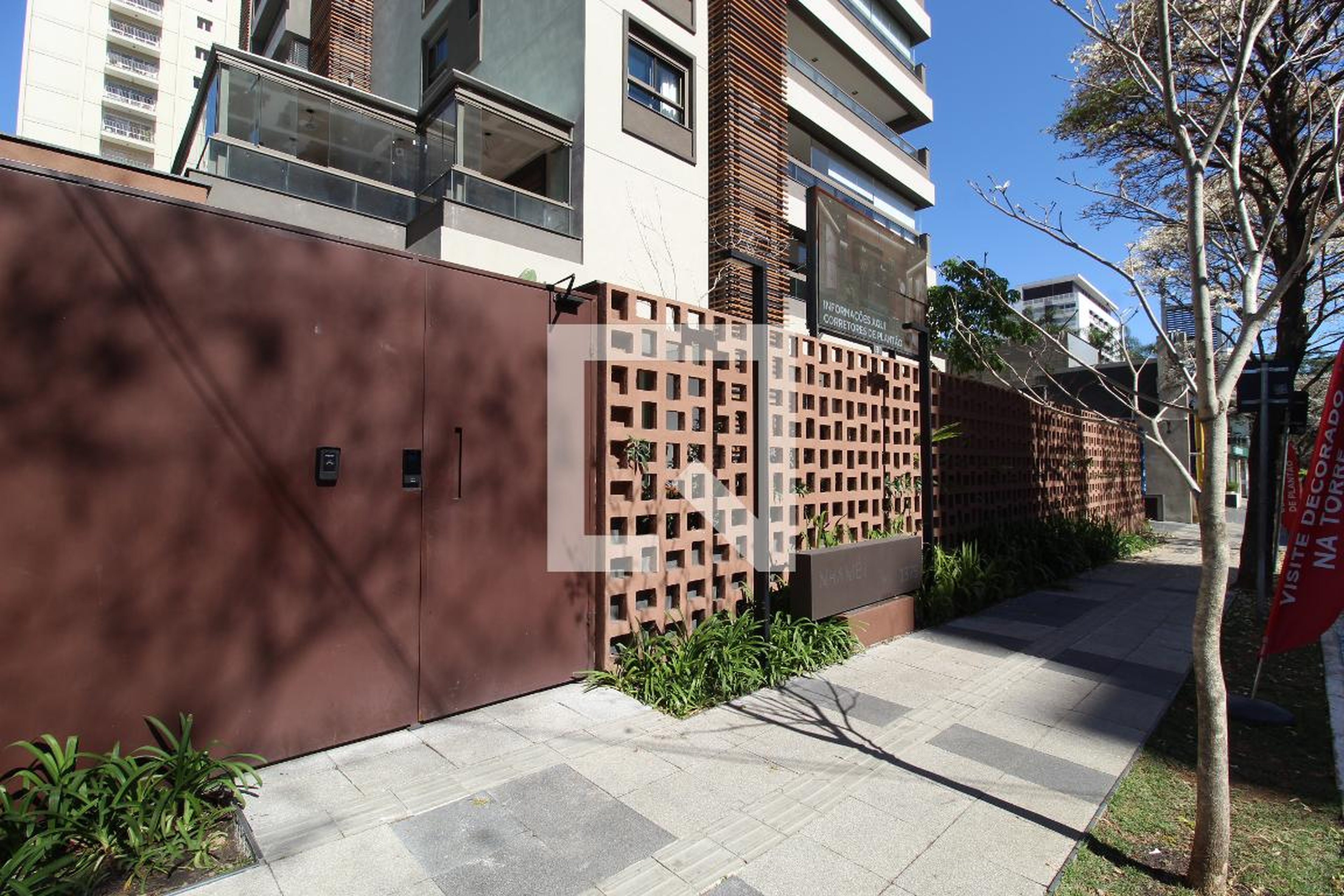 Fachada Condomínio Nhambi Moema