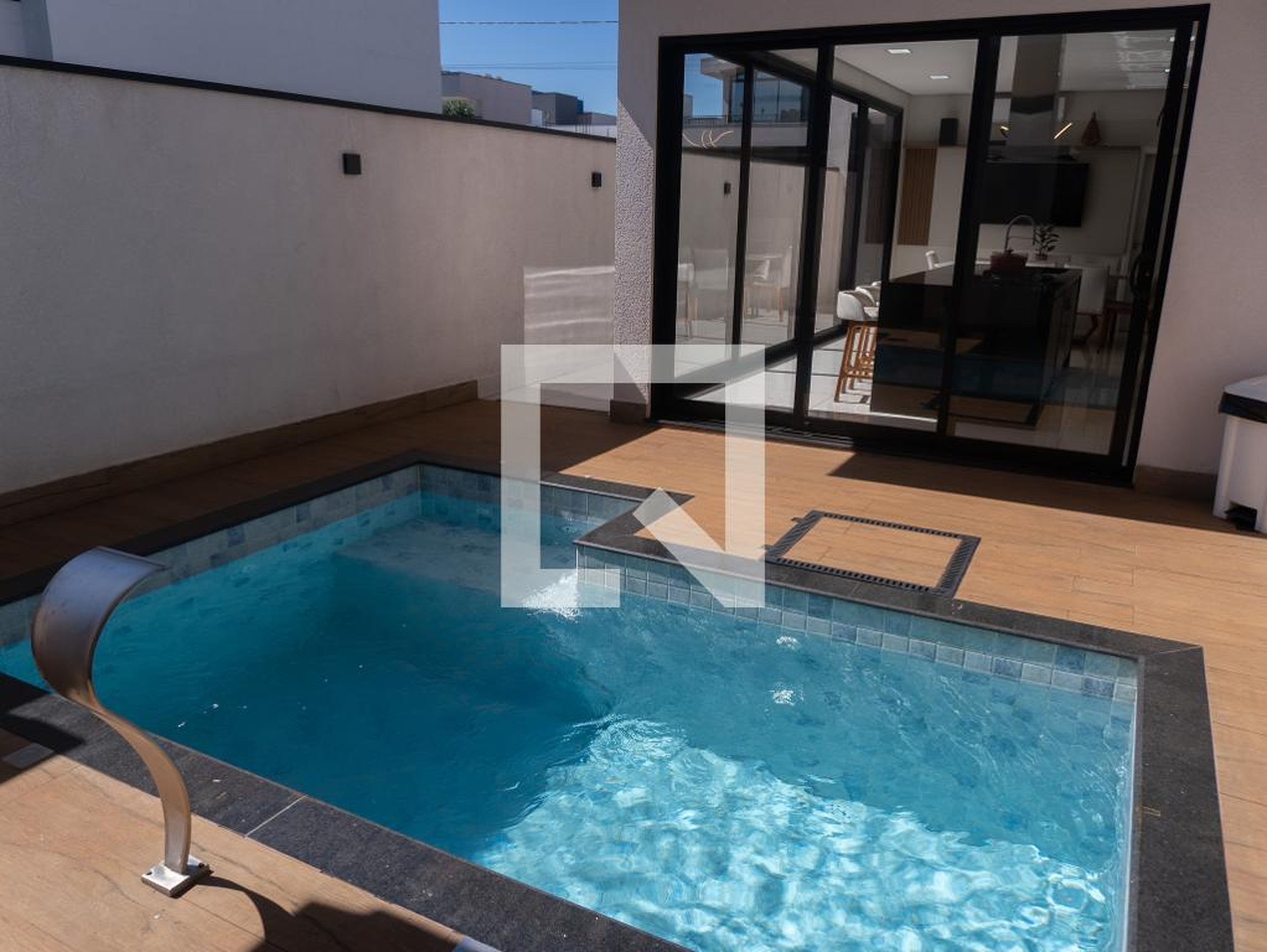 Piscina Condomínio em Rua Ilha de Creta, 208