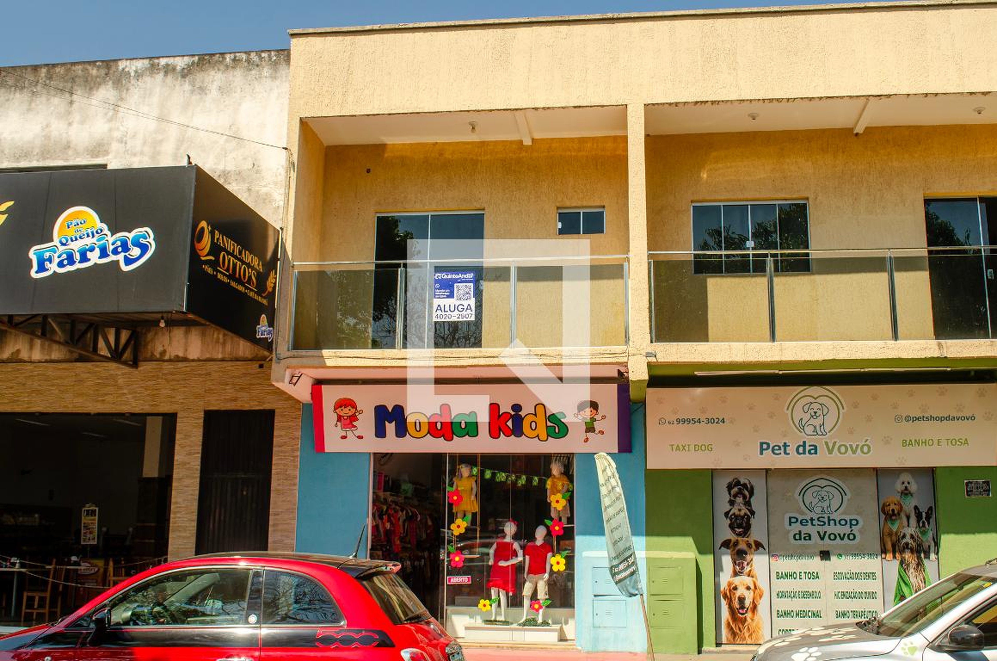 Fachada Condomínio em Avenida das Esmeralda, 18