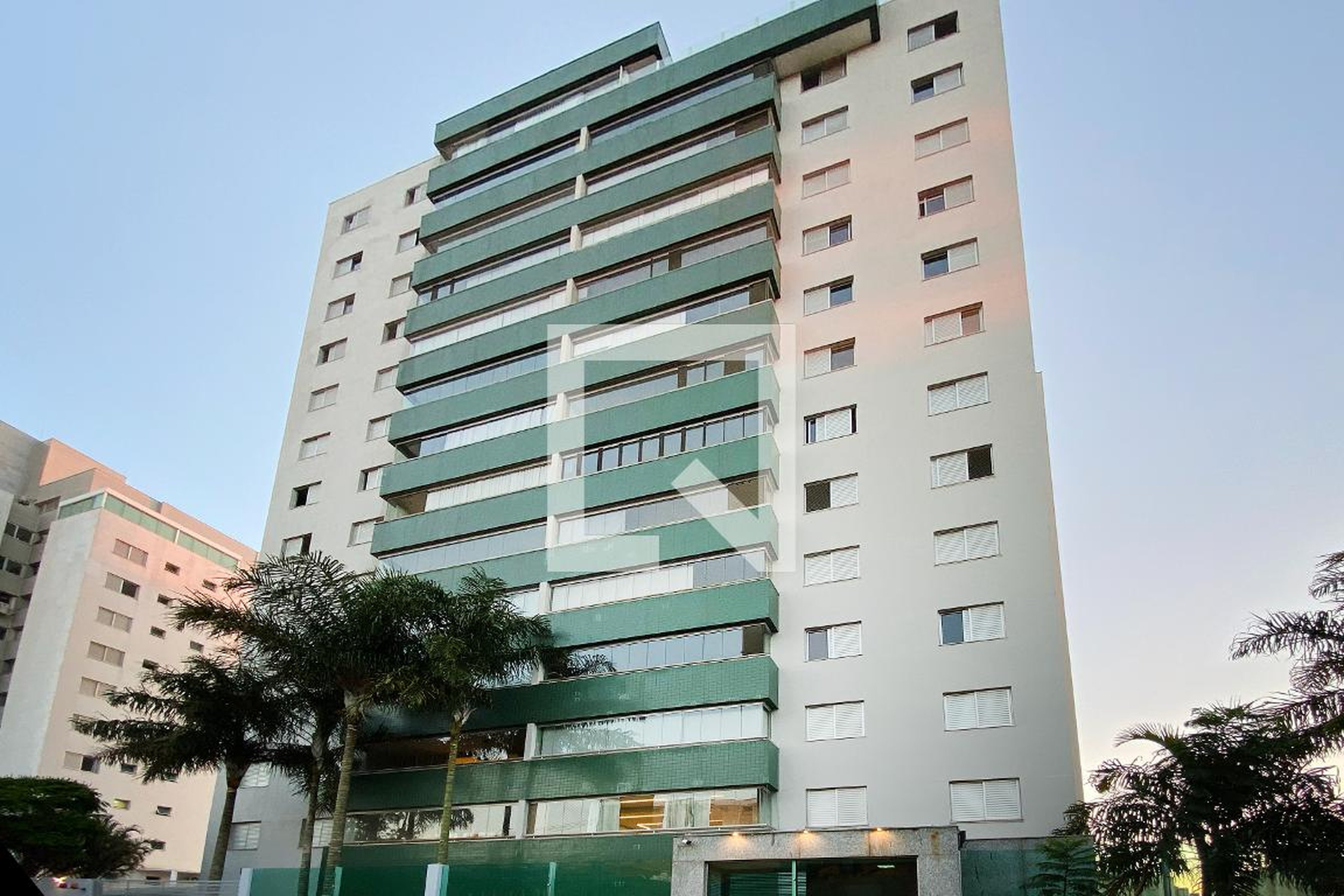 Fachada Condomínio em Rua Pintor Vicente de Abreu, 78