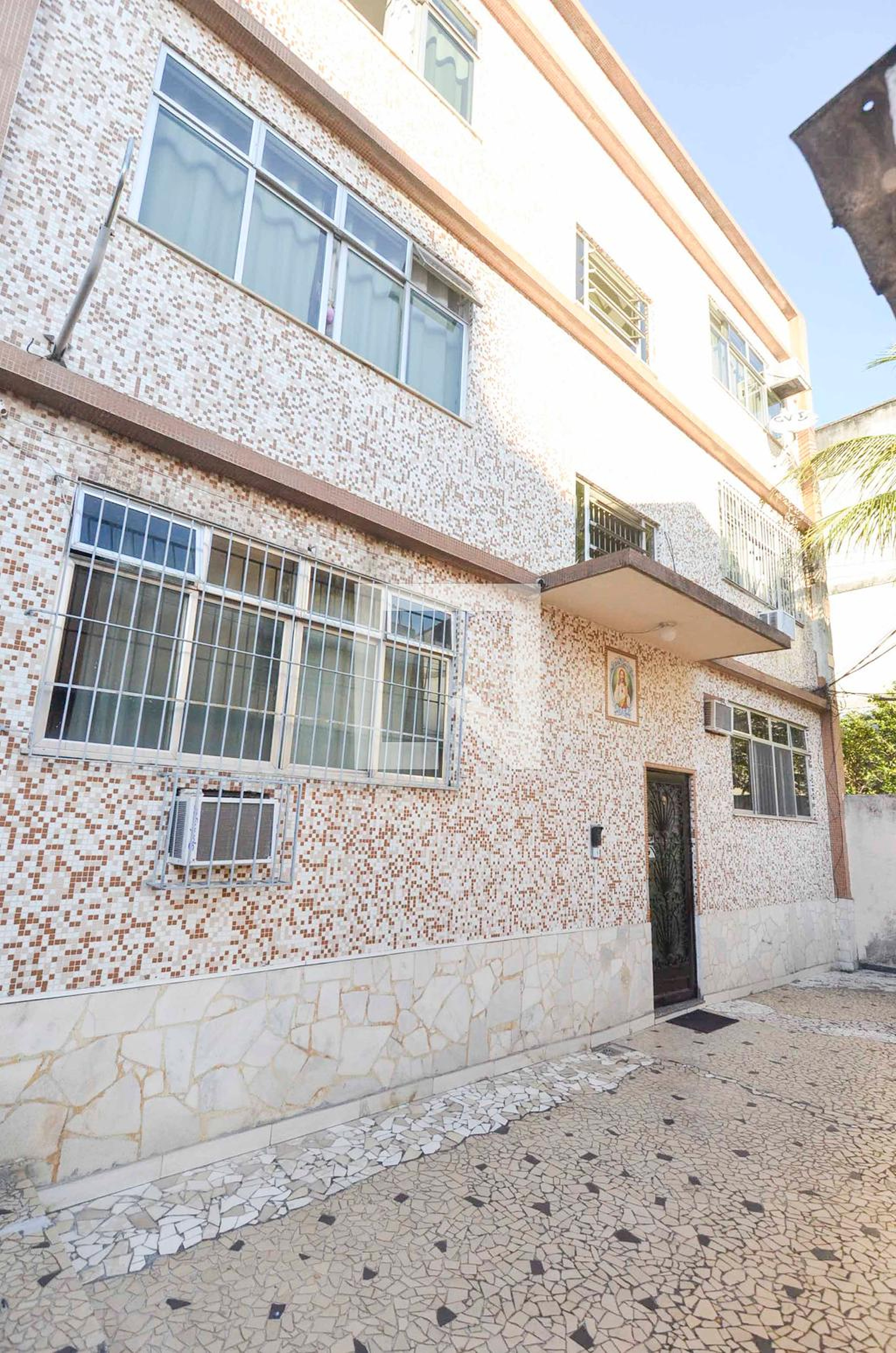Fachada Condomínio Rua Cabuçu