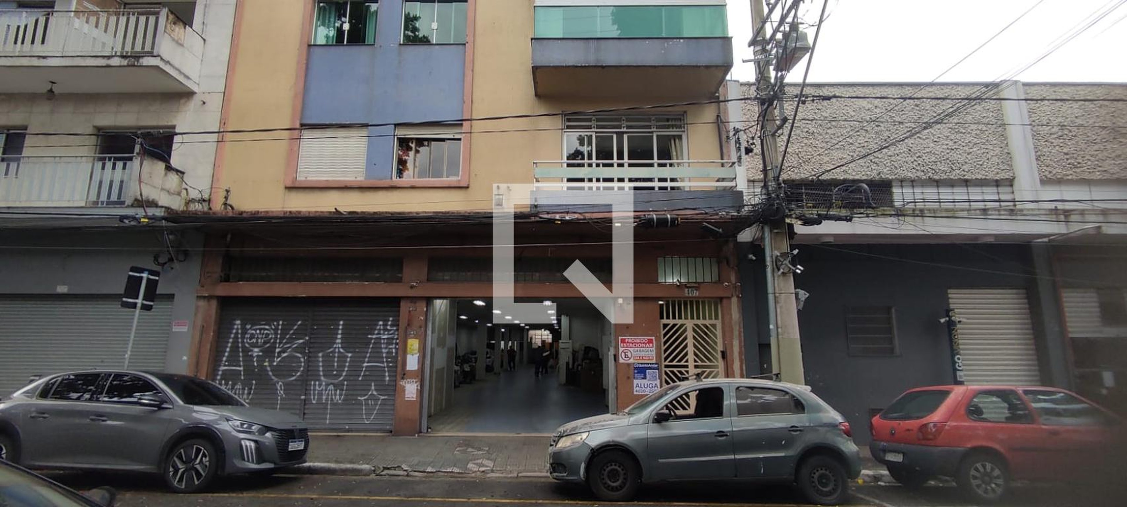 Fachada Condomínio em Rua Perrella, 407