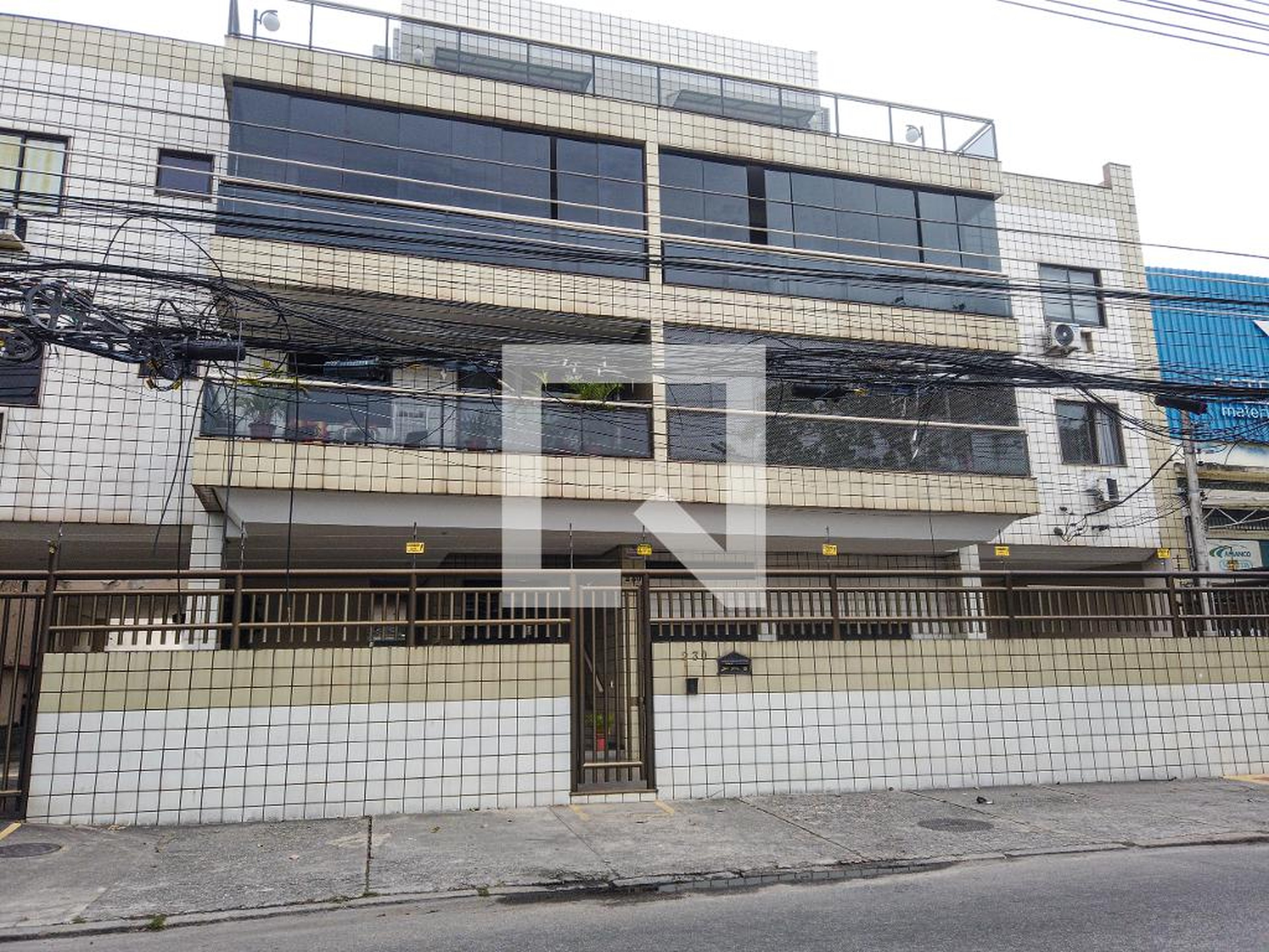 Fachada Condomínio em Rua Ituverava, 230