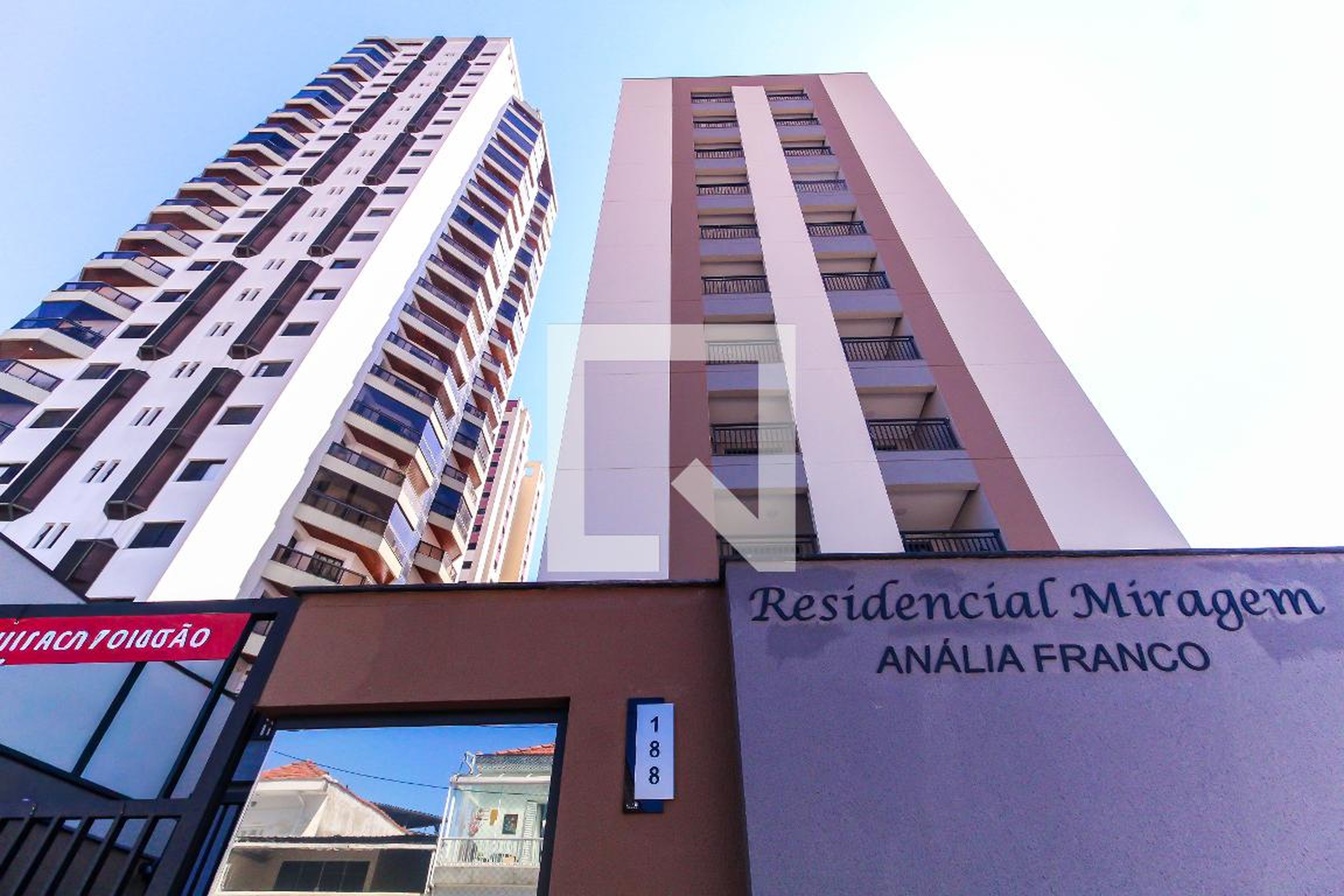 Fachada Condomínio em Rua Miragem, 182