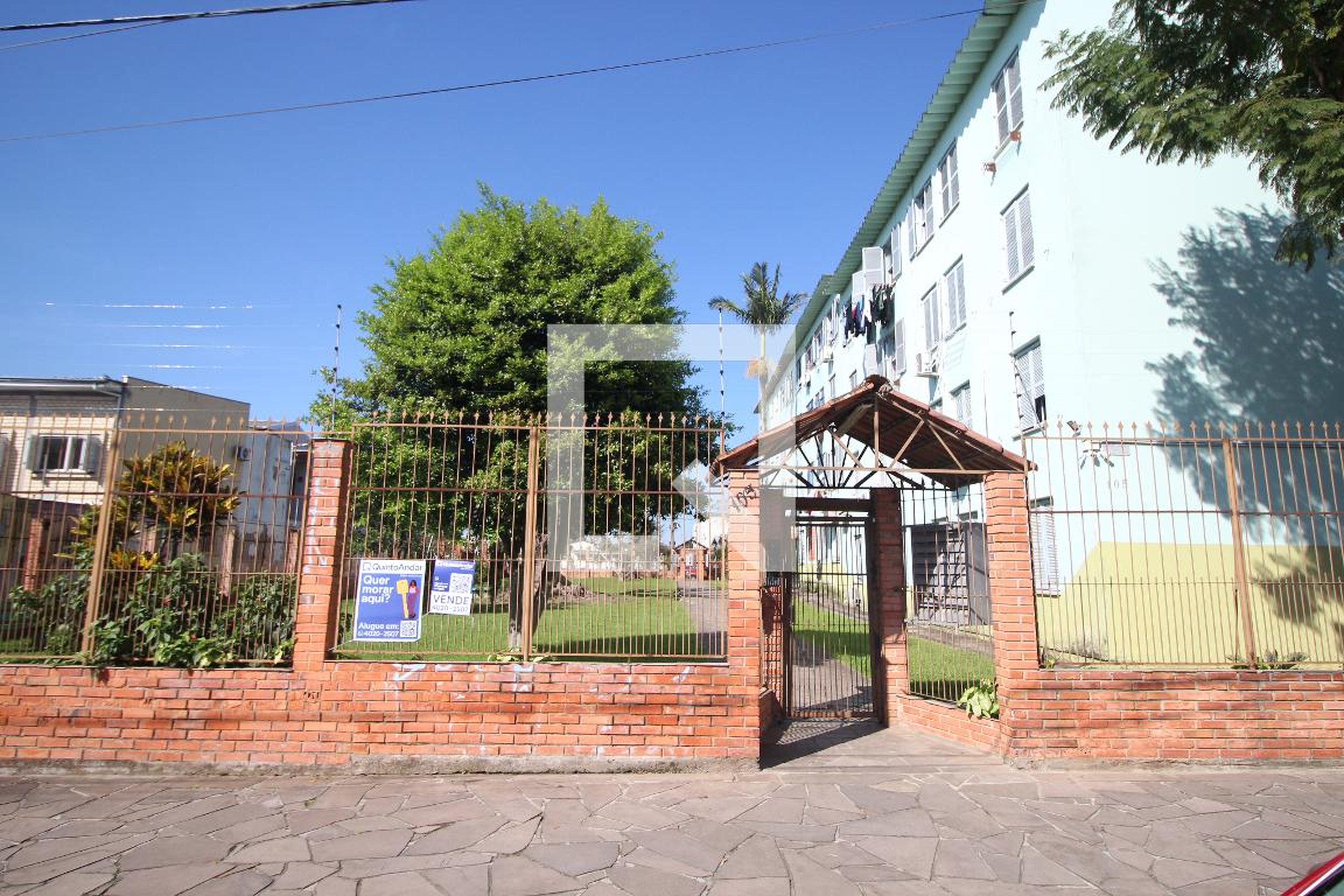 Fachada Condomínio em Rua Luís César Leal, 105